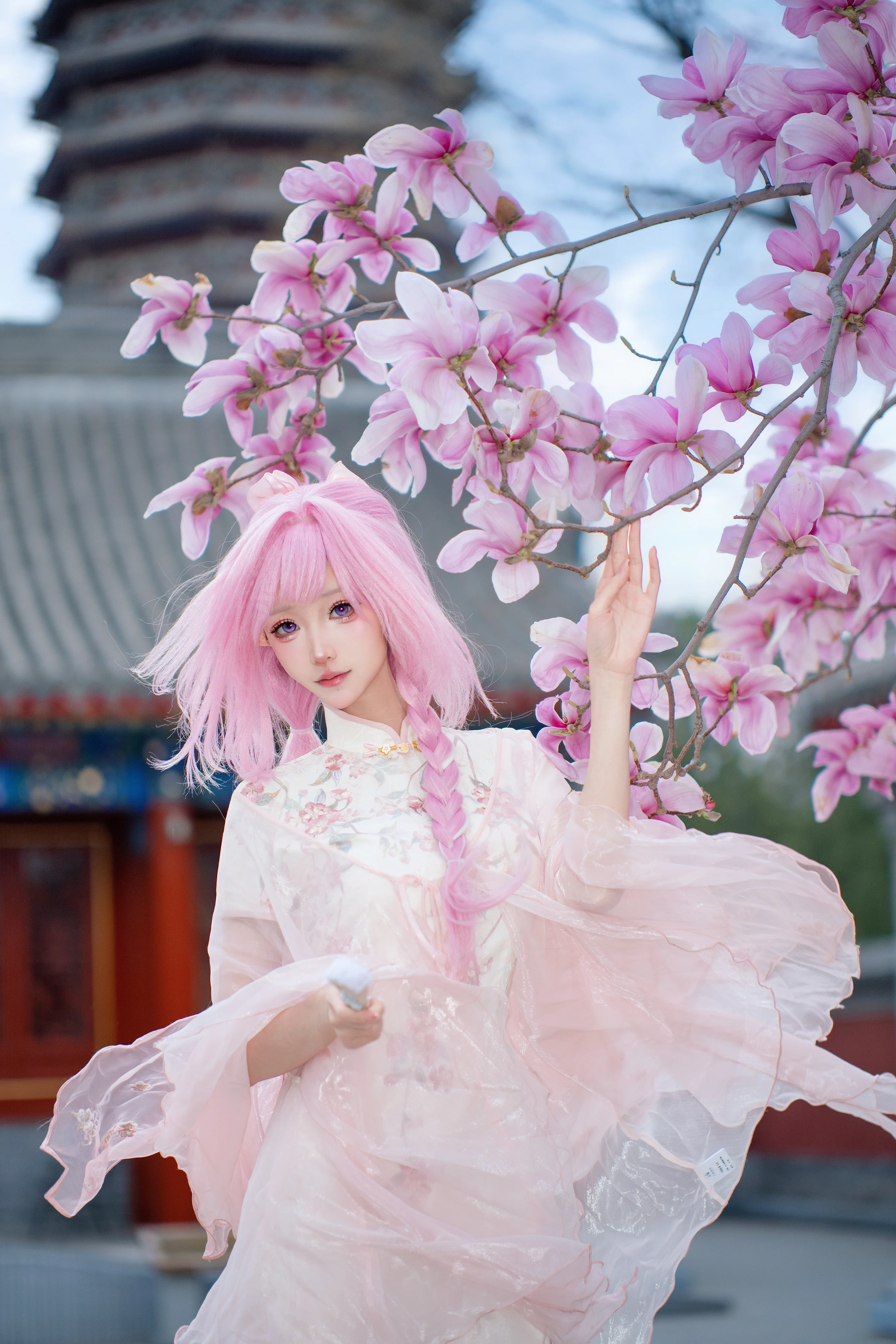 【爱莉希雅cos】国风私设下的粉色精灵，风吹发丝的瞬间 - 第 1 张