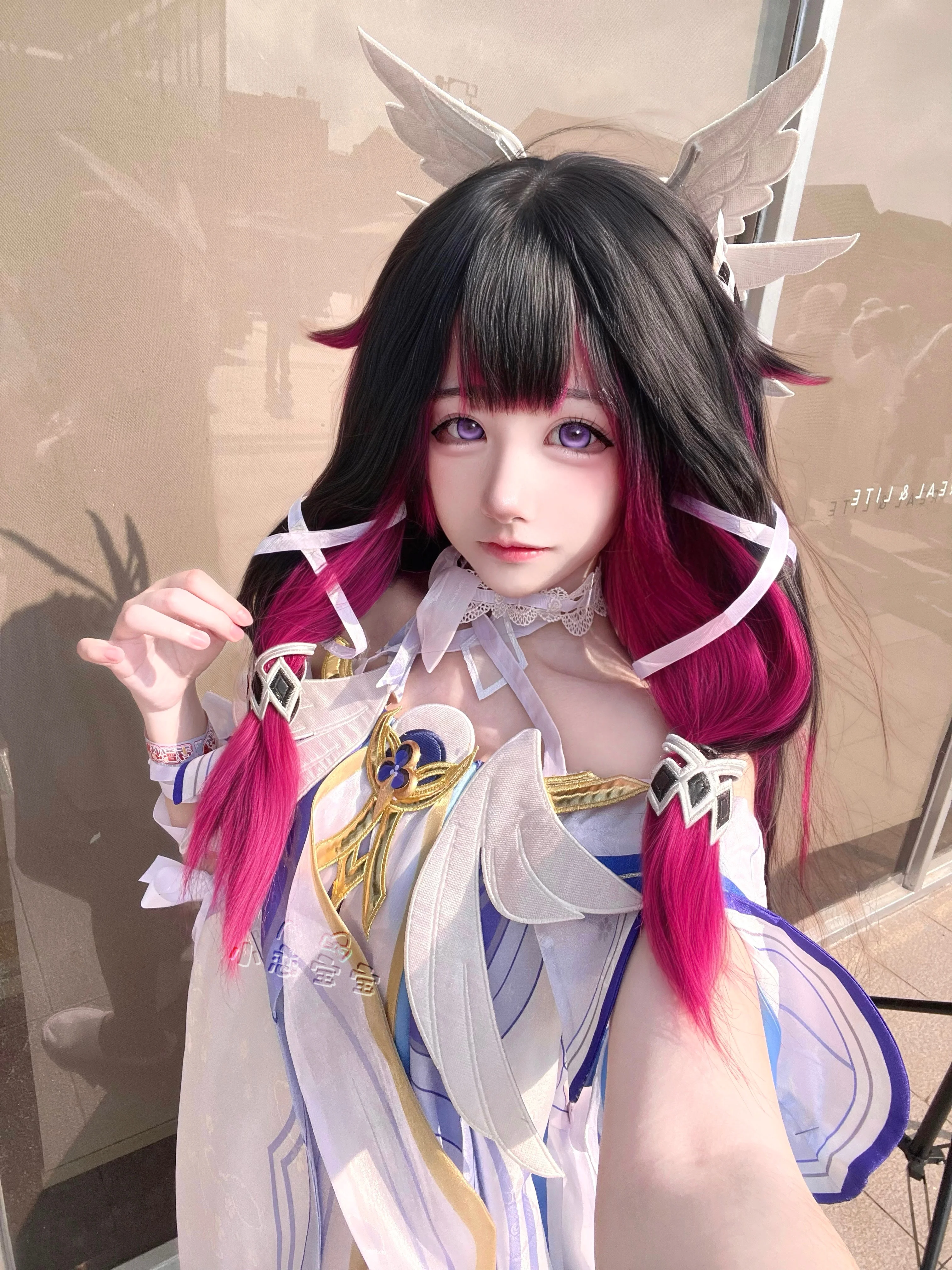 【コロンビーナ コスプレ】原神・少女のアニメイベントのコスプレ現場、この衣装を着るには本当に勇気が必要 - 1 枚目