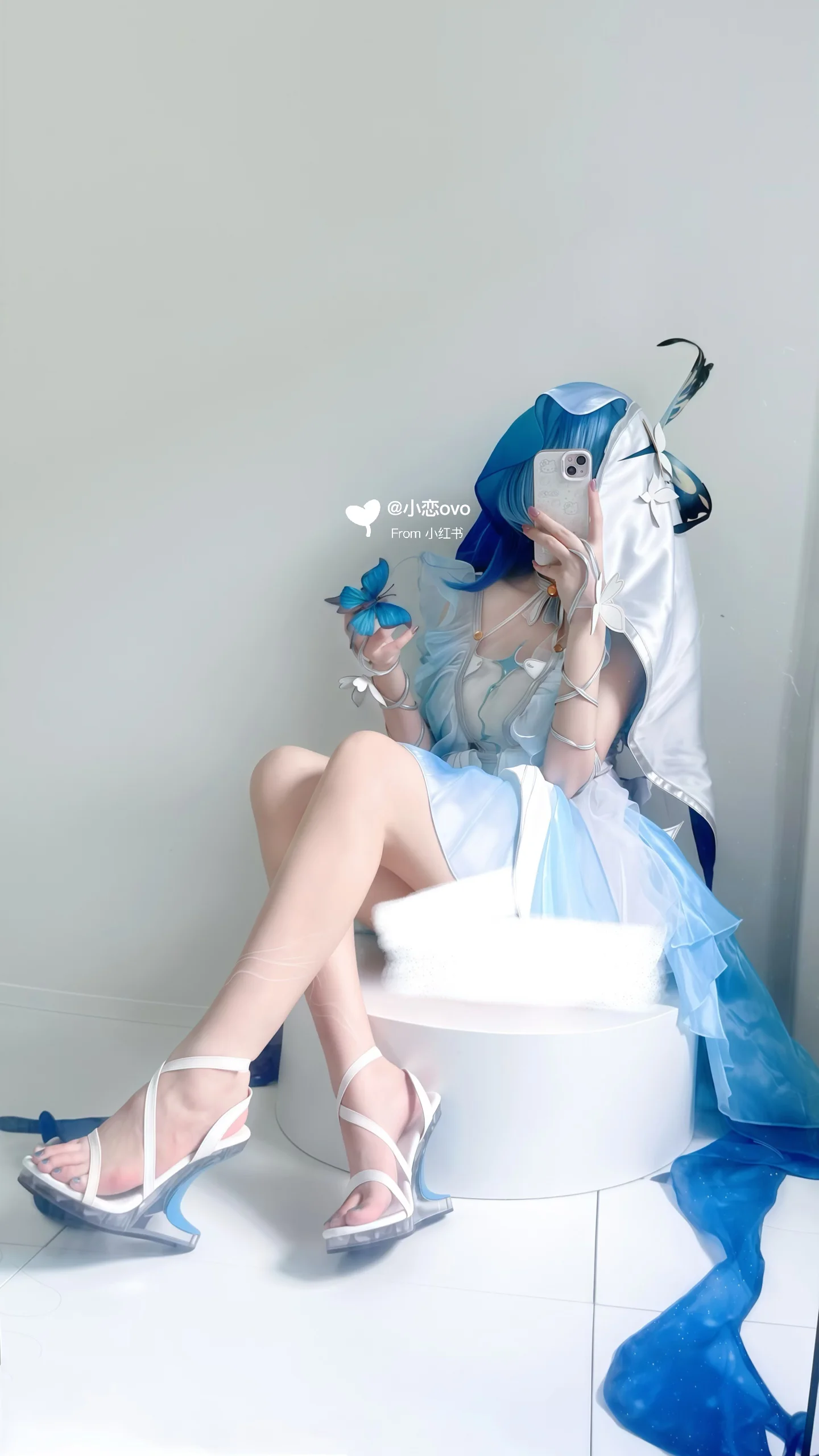 守岸人cos，蓝白清爽风的日常对镜自拍