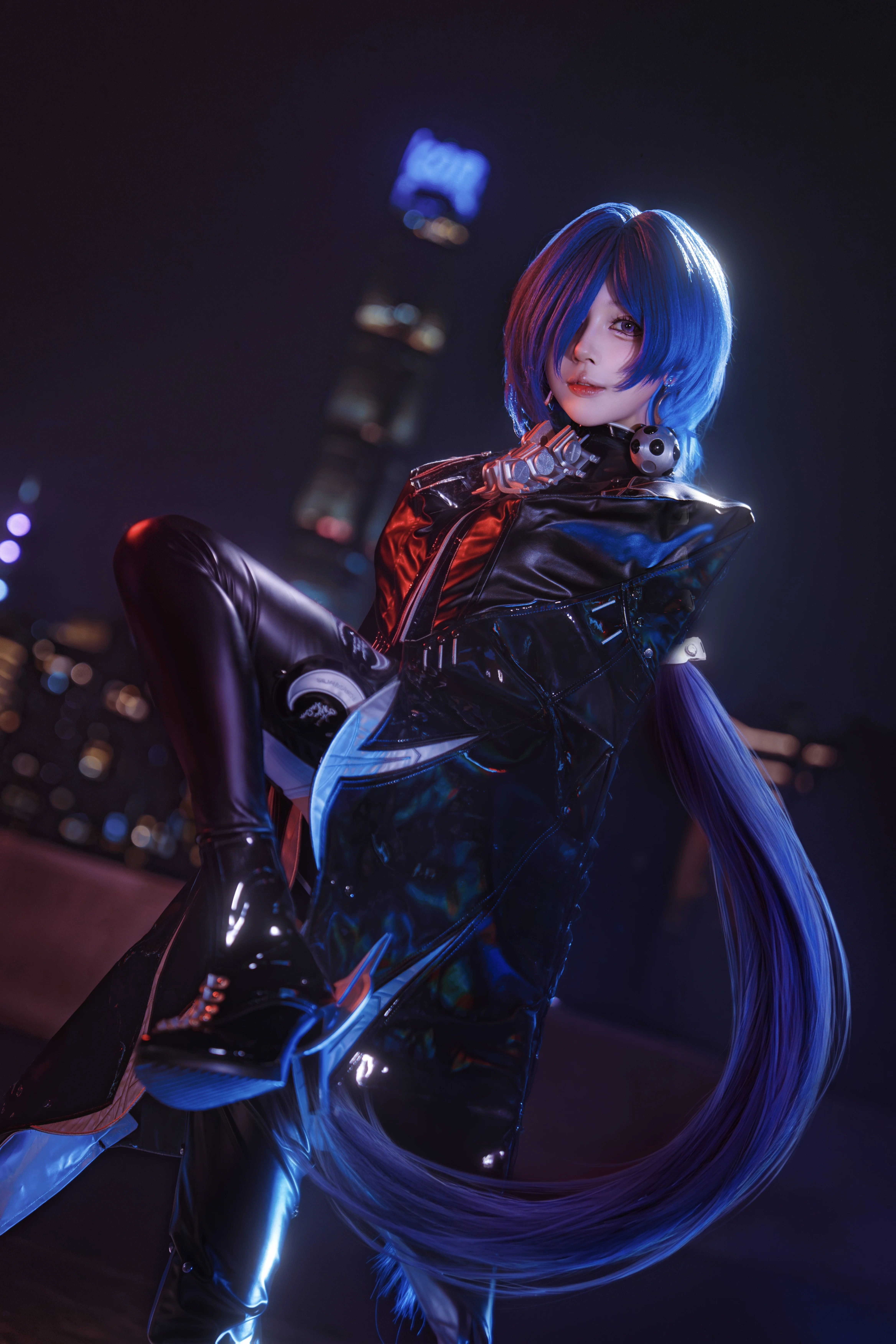 【普羅米婭cos】賽博都市夜景中的憂鬱靜謐瞬間 - 第 1 張