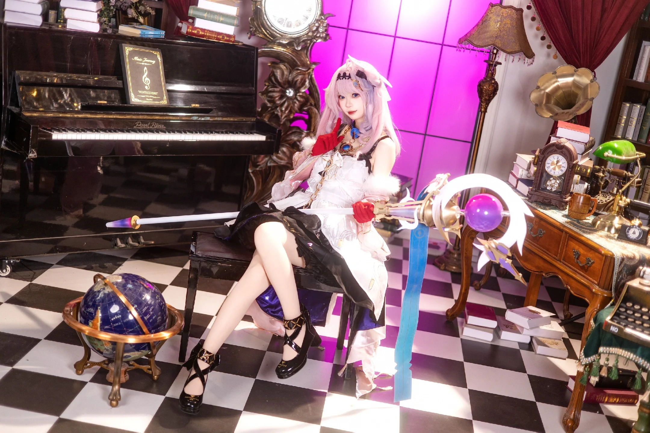 【达妮娅cos】鸣潮里的水蜜桃女孩，复古书房里的魔法时刻