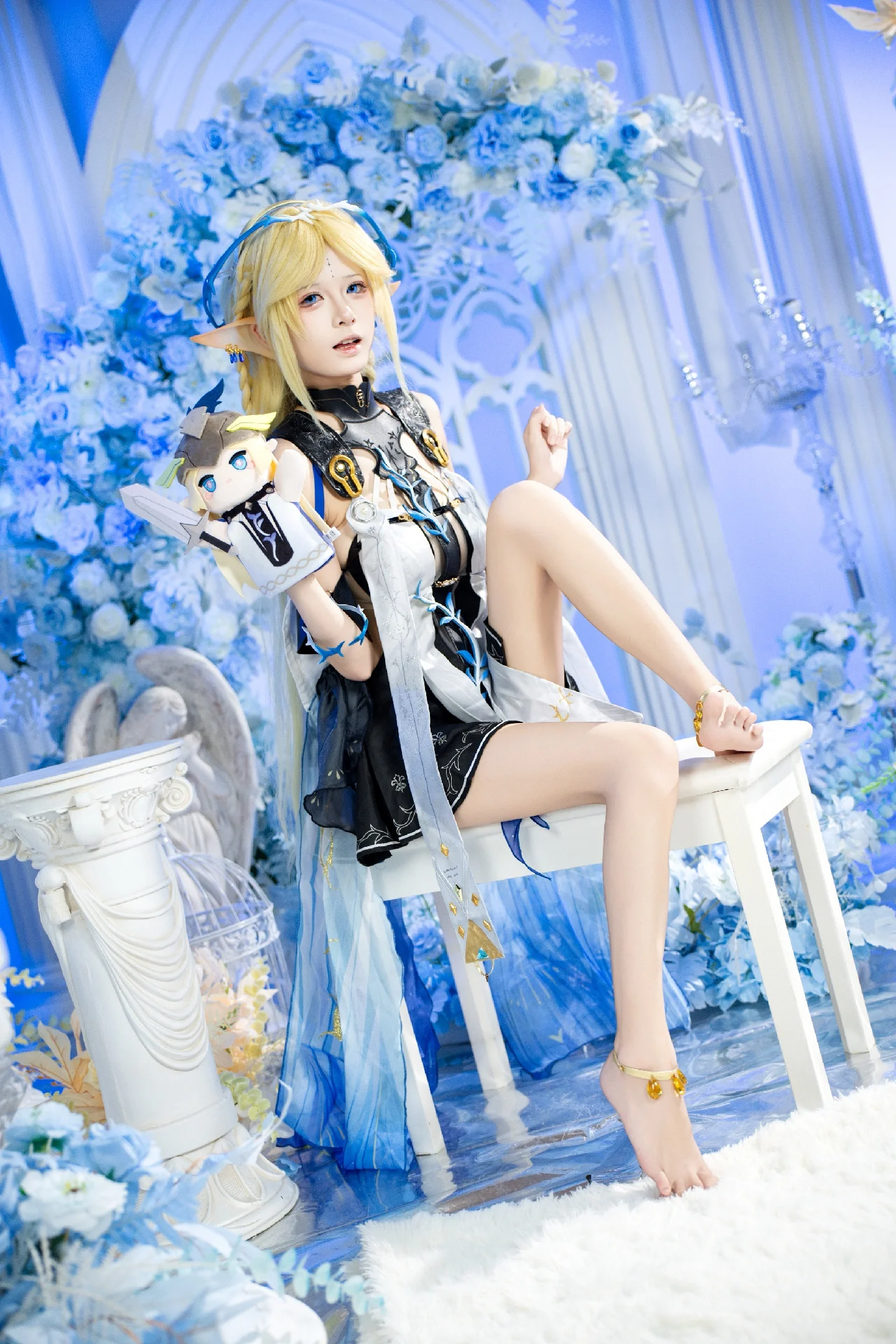 【卡提希婭cos】鳴潮冷色調精靈，藍白花海中的清冷感 - 第 1 張