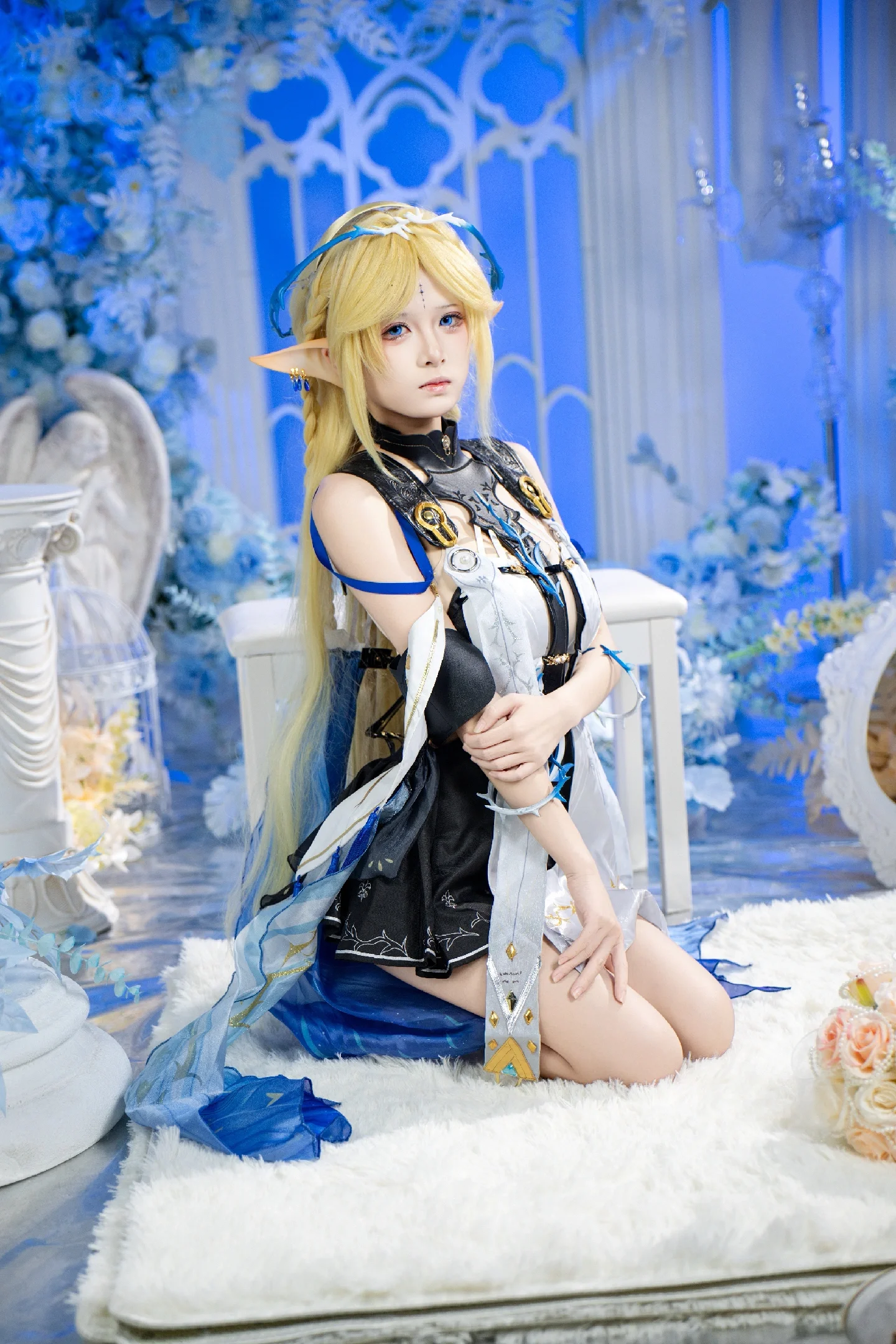 【卡提希婭cos】鳴潮冷色調精靈，藍白花海中的清冷感 - 第 4 張