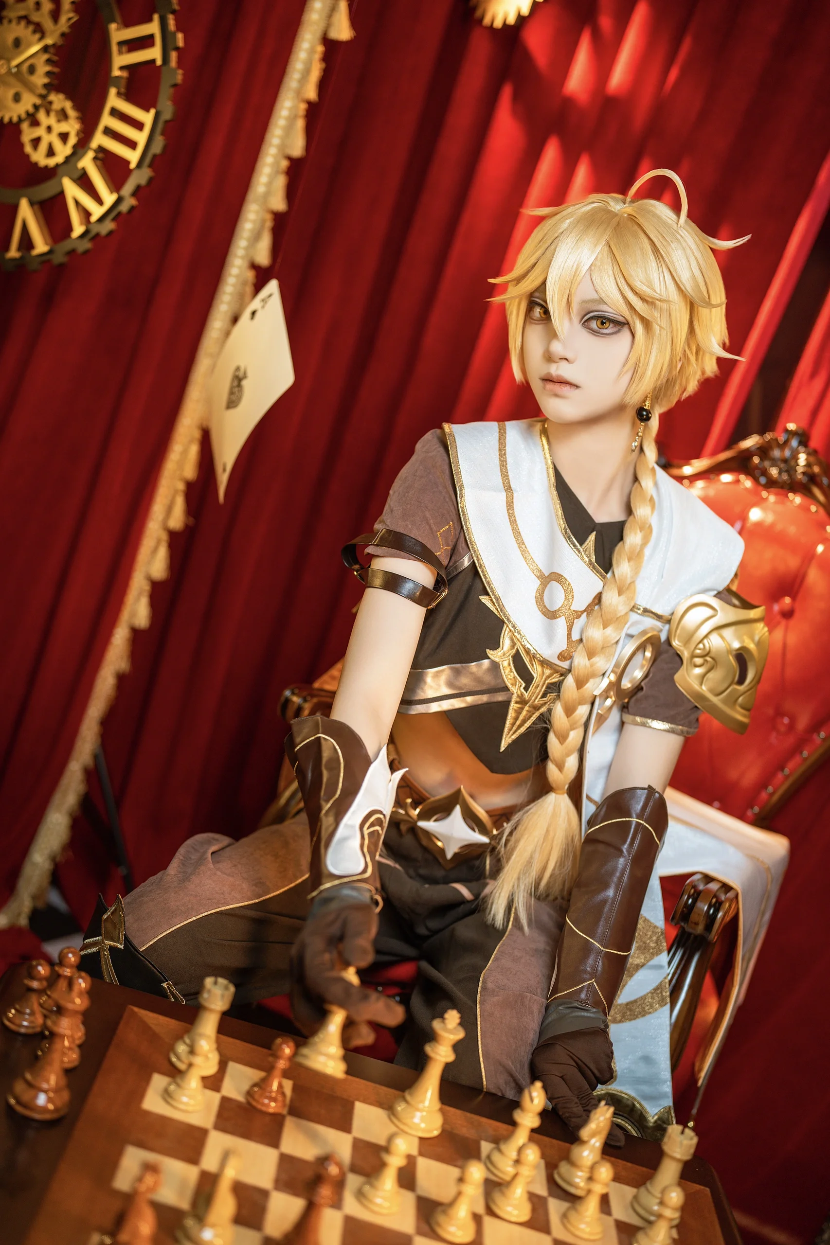 【空と蛍のコスプレ】原神双子の依頼撮影、赤いベルベットのセットと白ホリの二重の表現 - 3 枚目