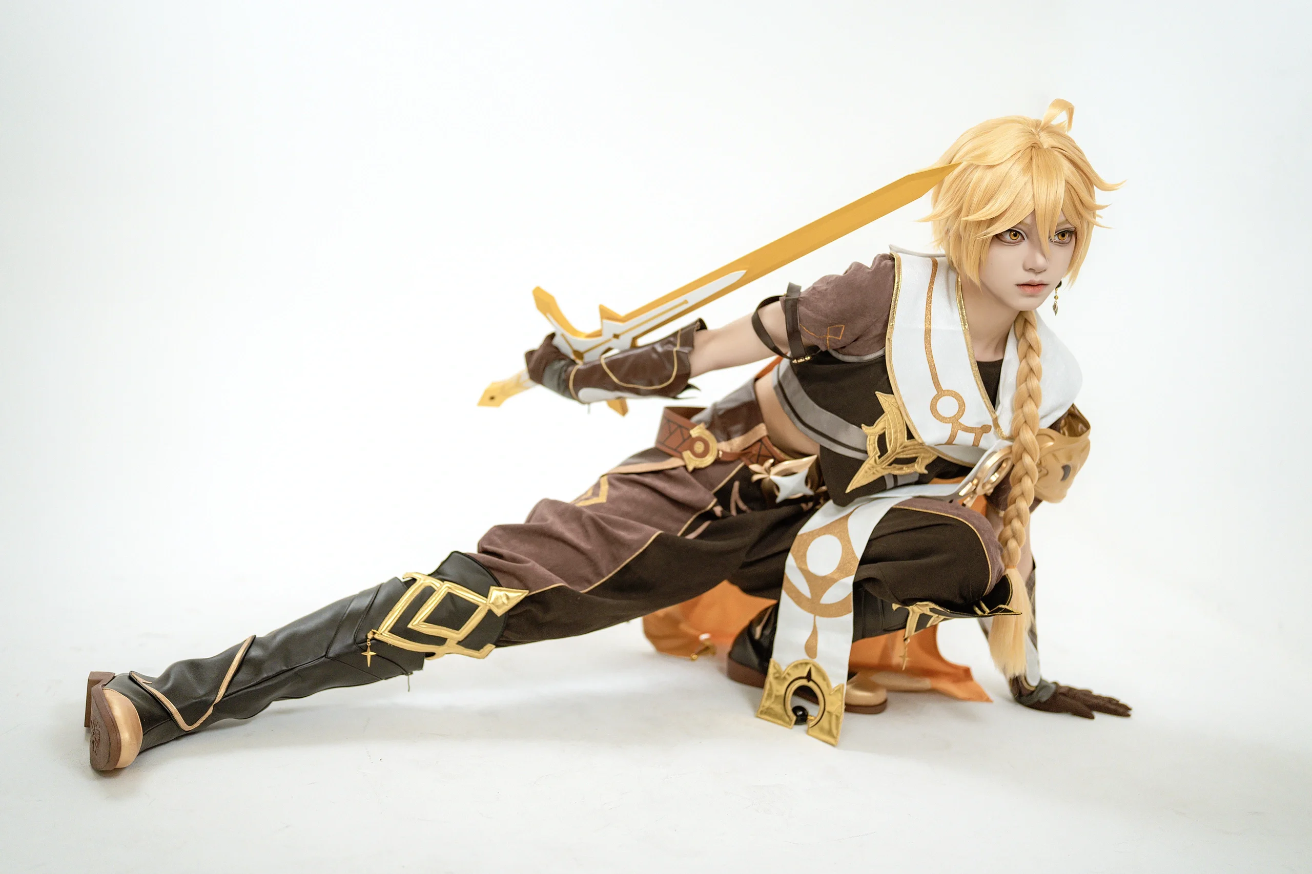 【空と蛍のコスプレ】原神双子の依頼撮影、赤いベルベットのセットと白ホリの二重の表現 - 4 枚目