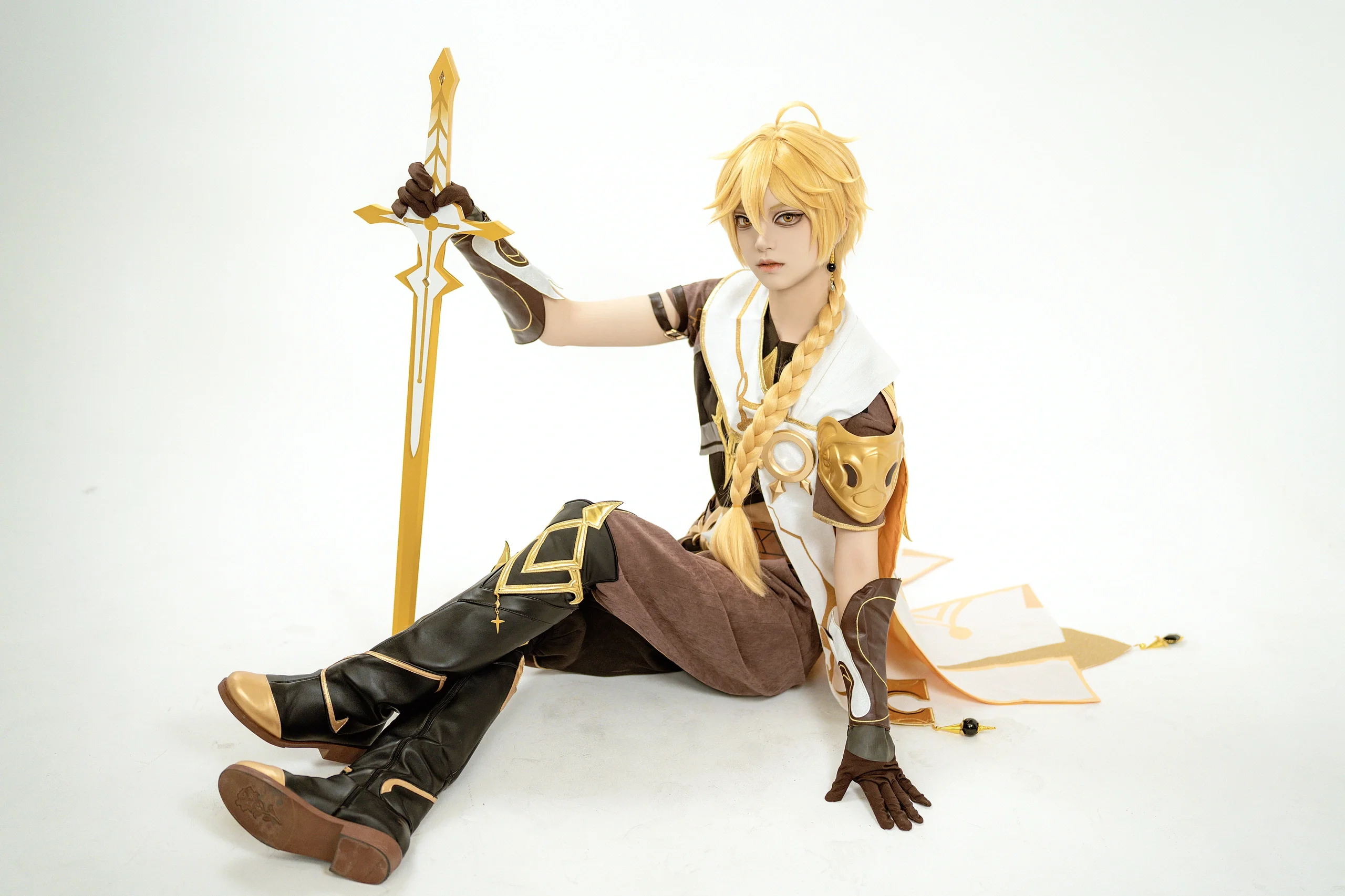 【空と蛍のコスプレ】原神双子の依頼撮影、赤いベルベットのセットと白ホリの二重の表現 - 5 枚目