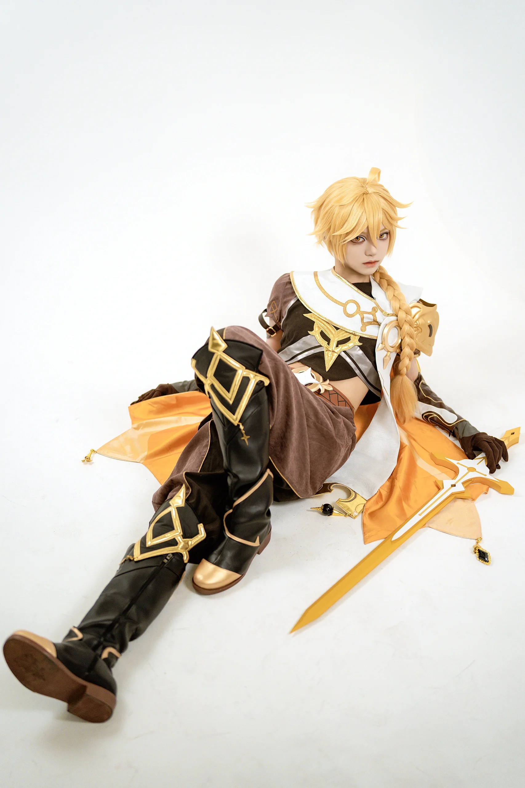 【空と蛍のコスプレ】原神双子の依頼撮影、赤いベルベットのセットと白ホリの二重の表現 - 6 枚目