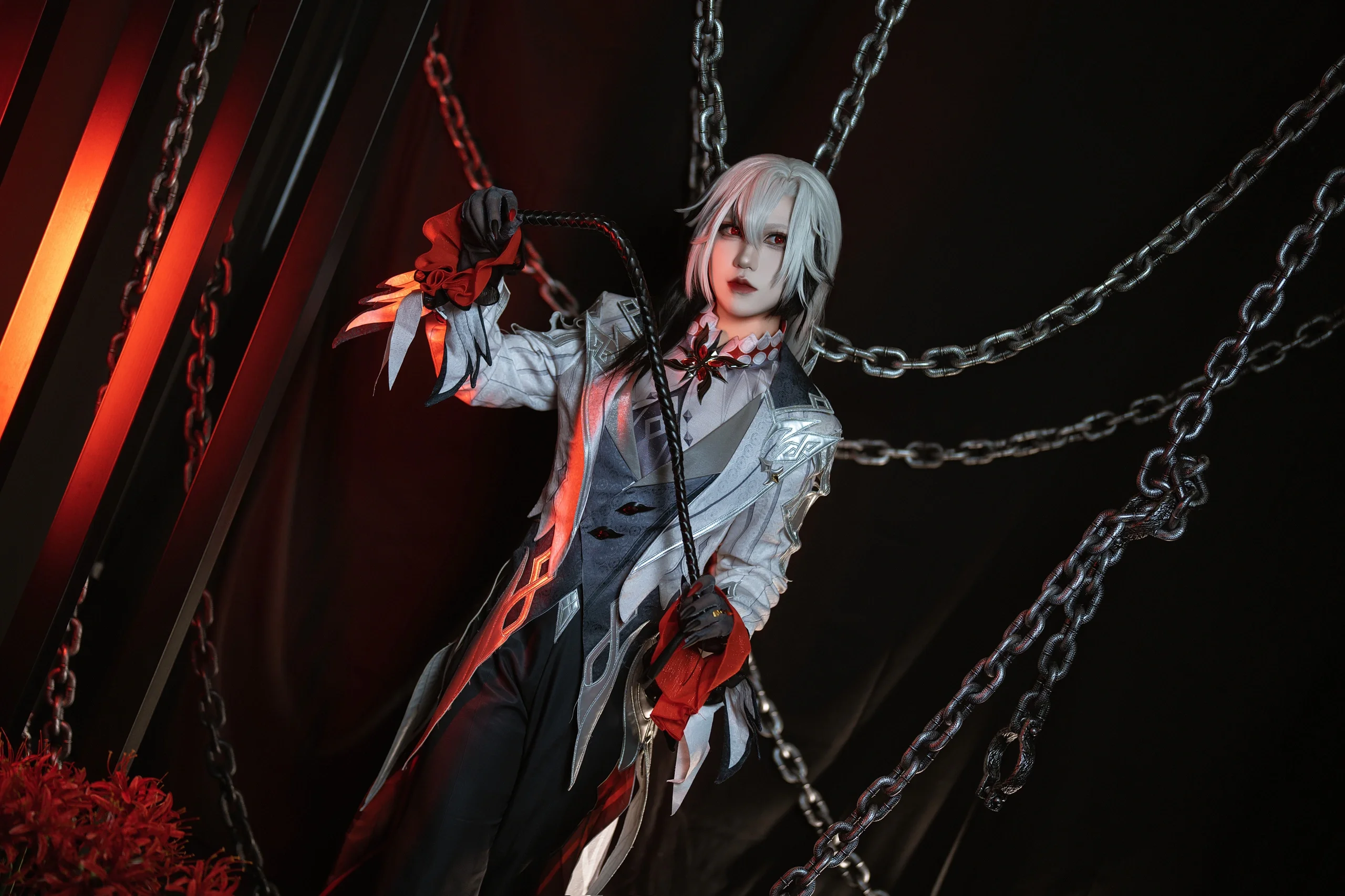 【阿蕾奇诺cos】原神里冷酷与优雅交织的角色演绎 - 第 4 张