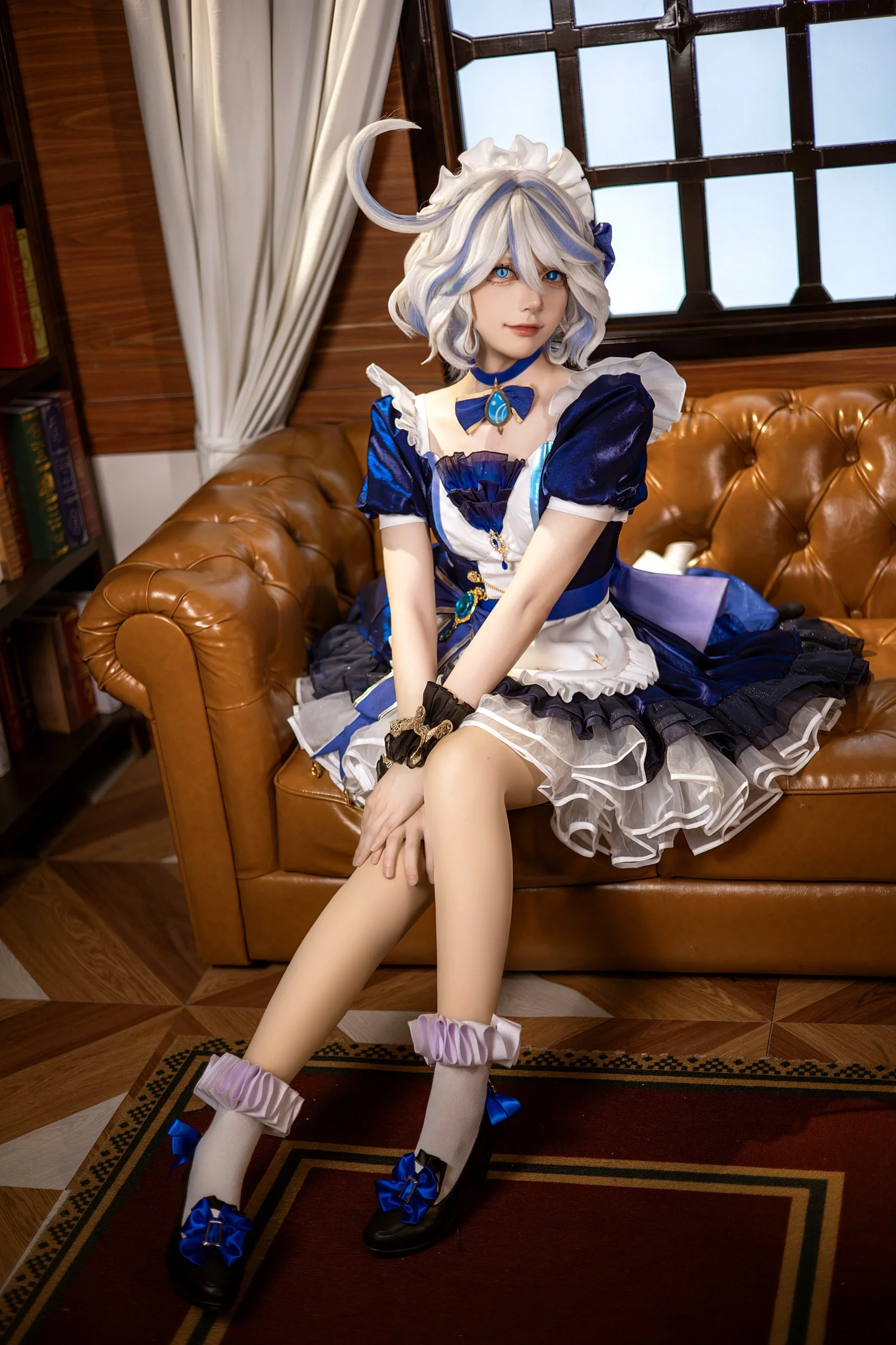 【芙宁娜cos】原神女仆装甜酷穿搭，复古书房内的精致客片 - 第 1 张