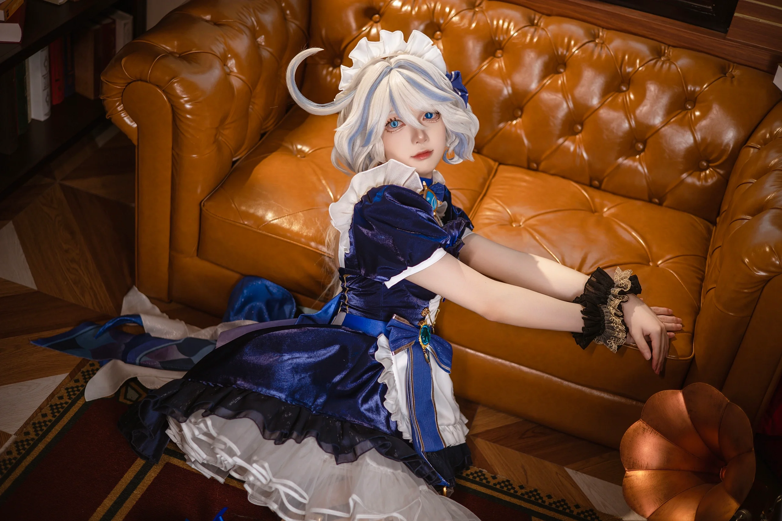 【芙宁娜cos】原神女仆装甜酷穿搭，复古书房内的精致客片 - 第 3 张