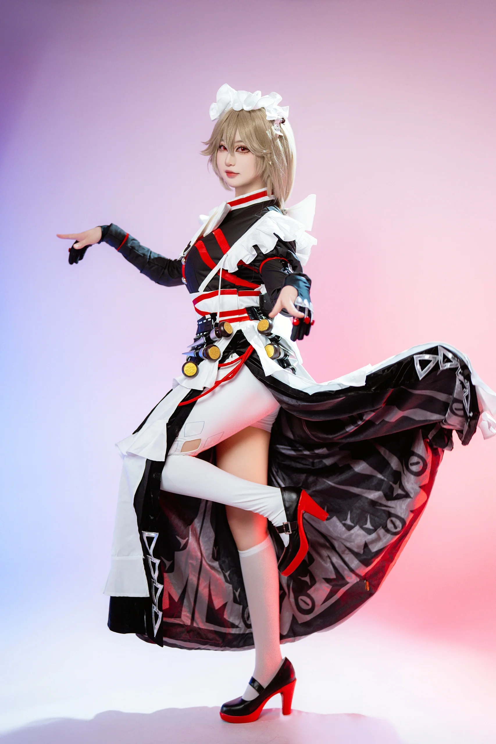 【丽娜cos】绝区零的优雅女仆，烹饪与战斗的双重魅力 - 第 1 张