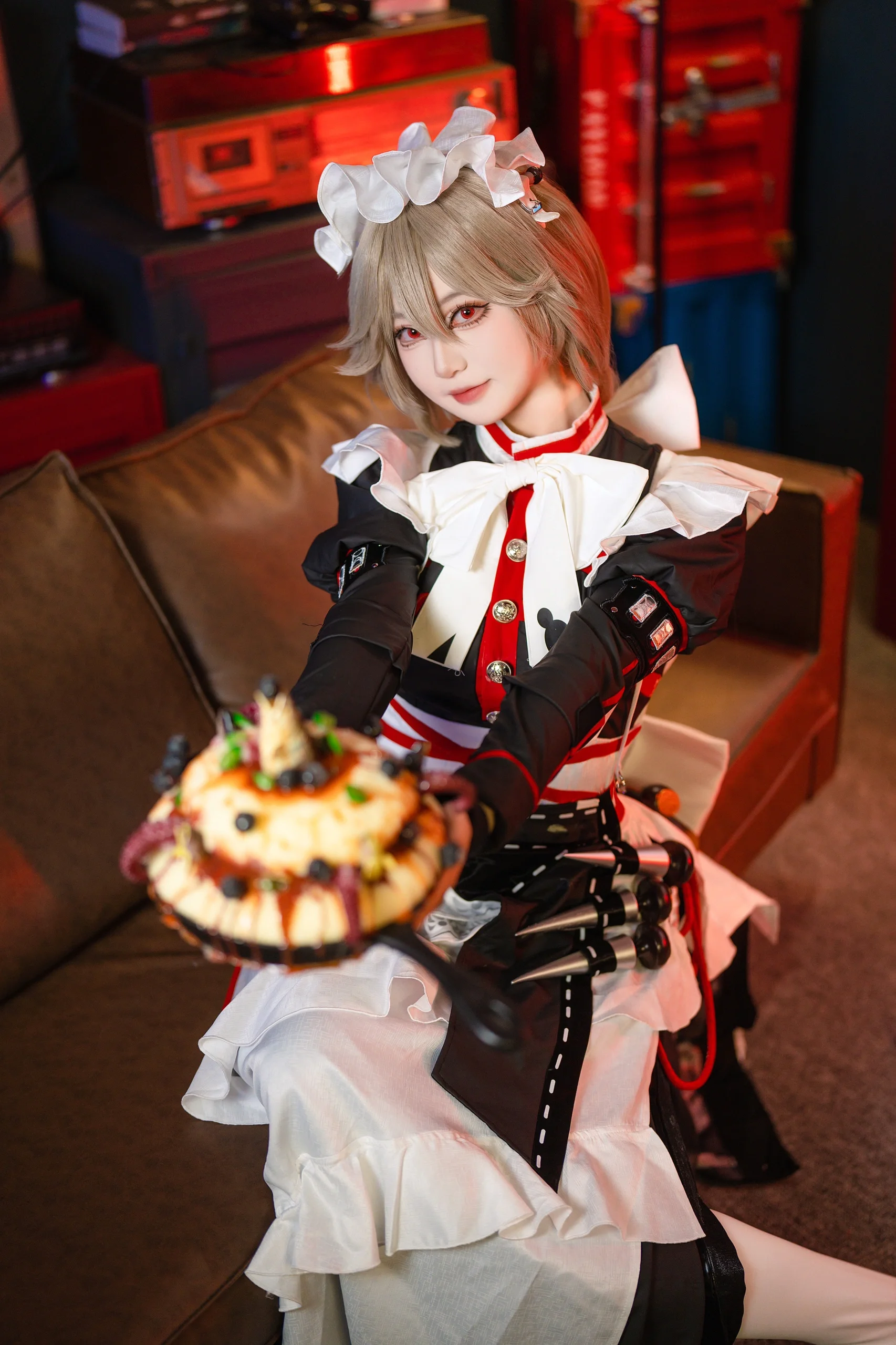 【丽娜cos】绝区零的优雅女仆，烹饪与战斗的双重魅力 - 第 3 张
