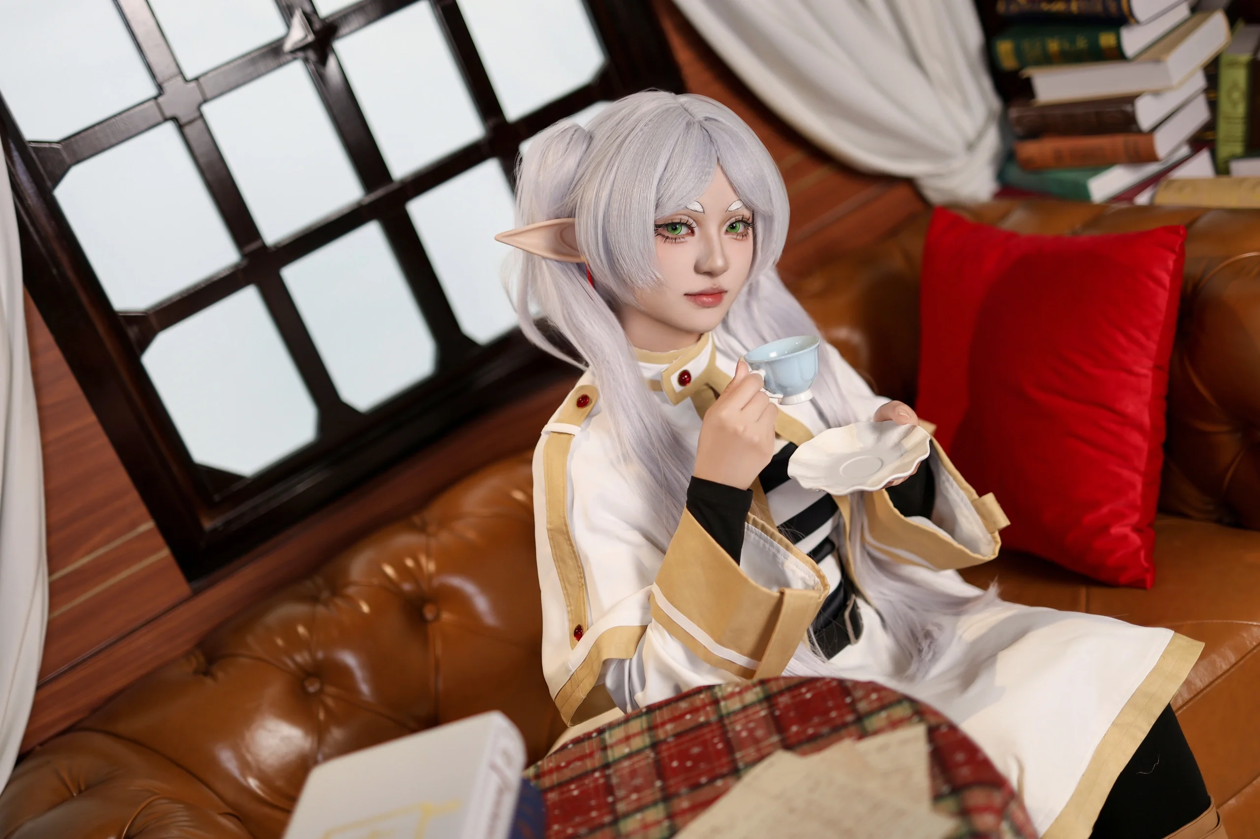 【芙莉蓮cos】魔法與想象的世界，還原白袍精靈的日常 - 第 3 張