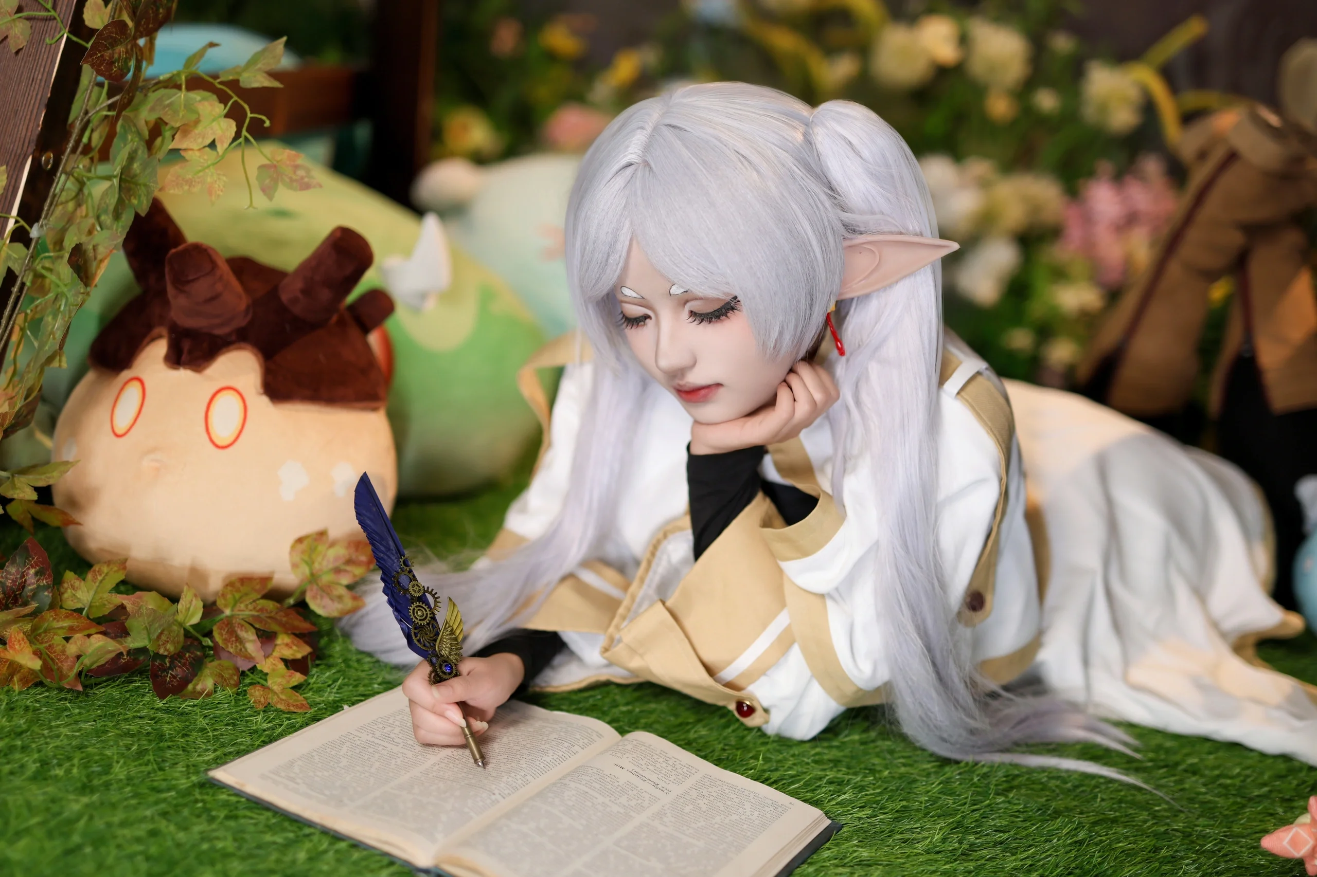 【芙莉蓮cos】魔法與想象的世界，還原白袍精靈的日常 - 第 5 張