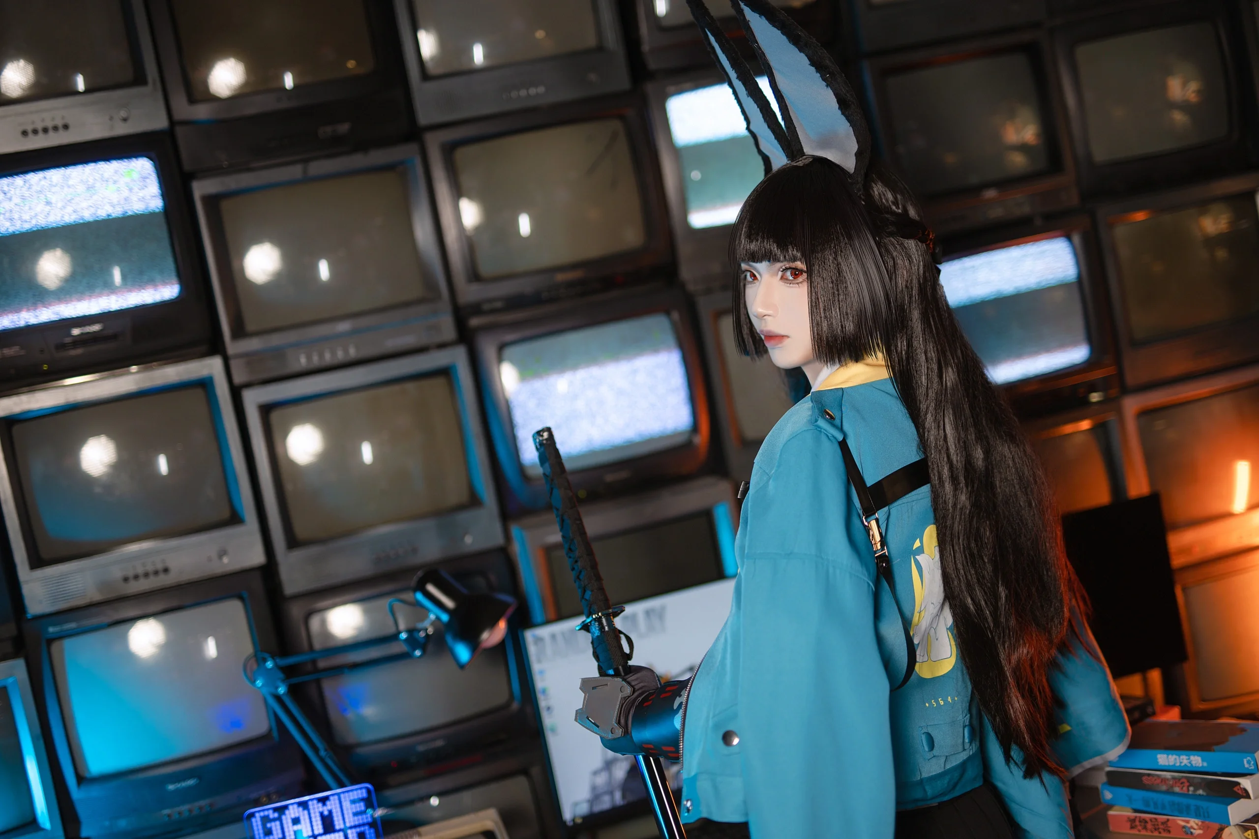 【星见雅cos】绝区零的冷面剑客，红砖电话亭前的特工身影 - 第 6 张