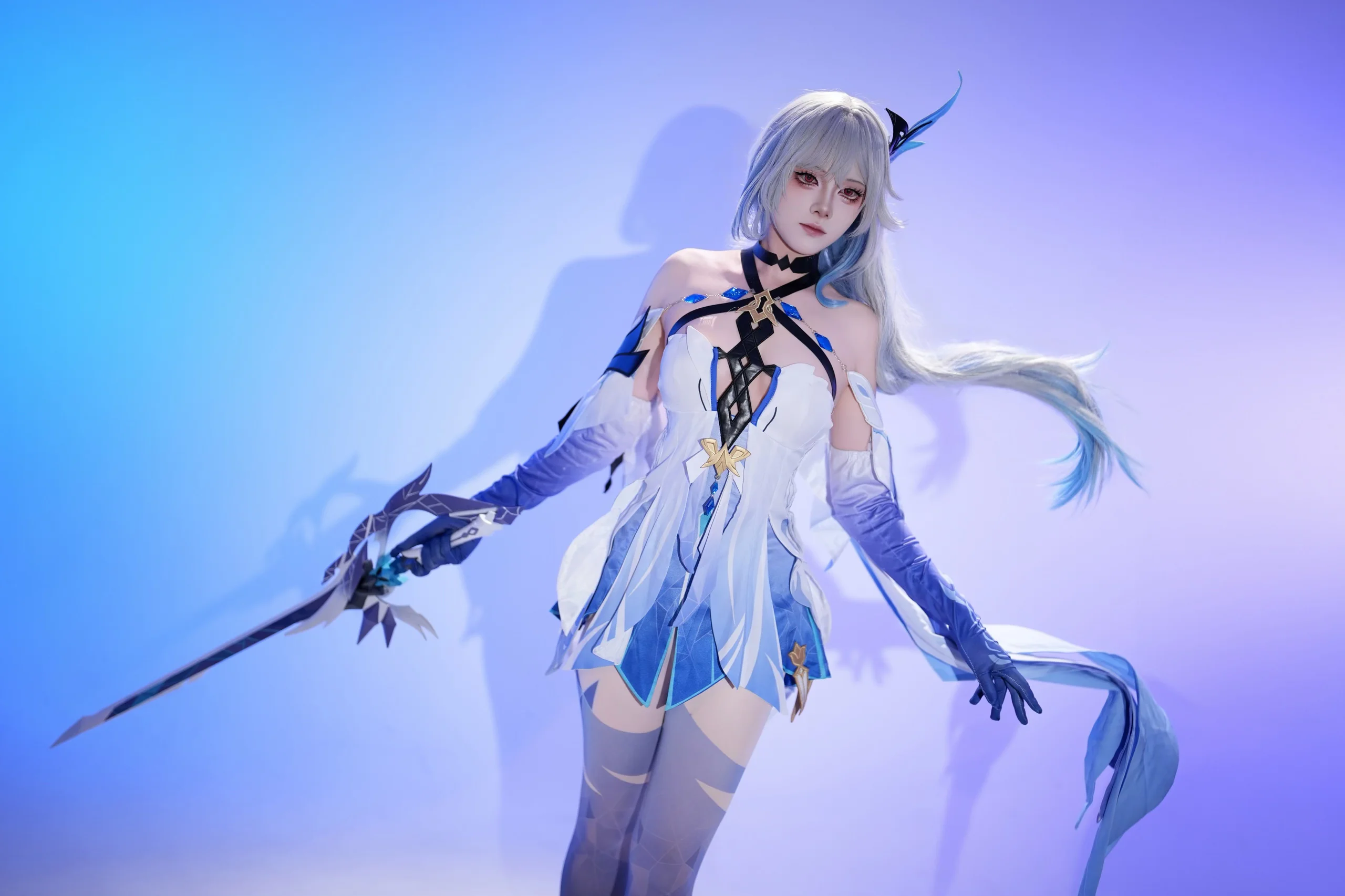 【絲柯克cos】冷色調戰袍與高冷神態的視覺呈現 - 第 3 張