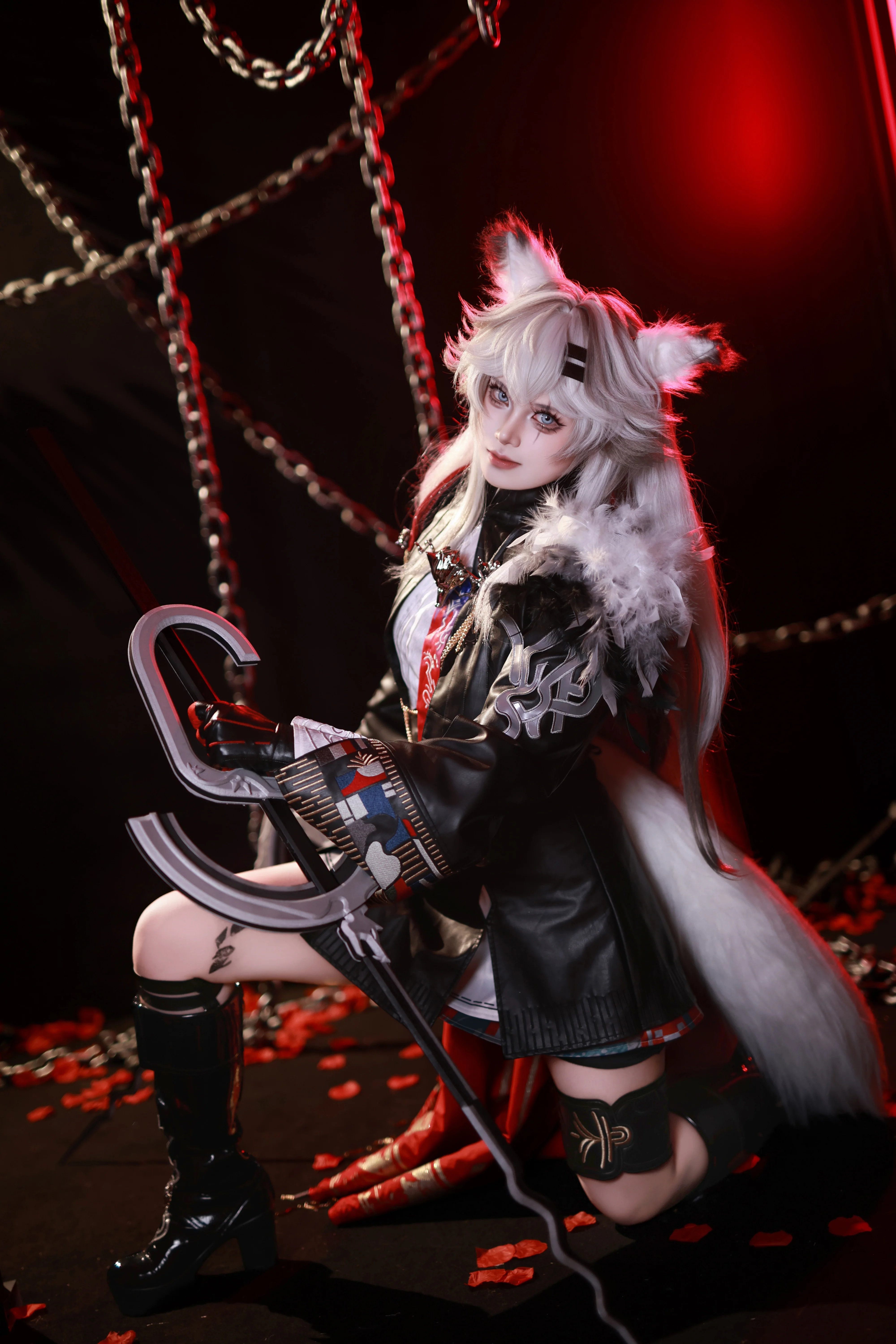 [Lappland the Decadenza Cosplay] Maxed-Out Chilly Aura, a Splash of Red in the Wilderness