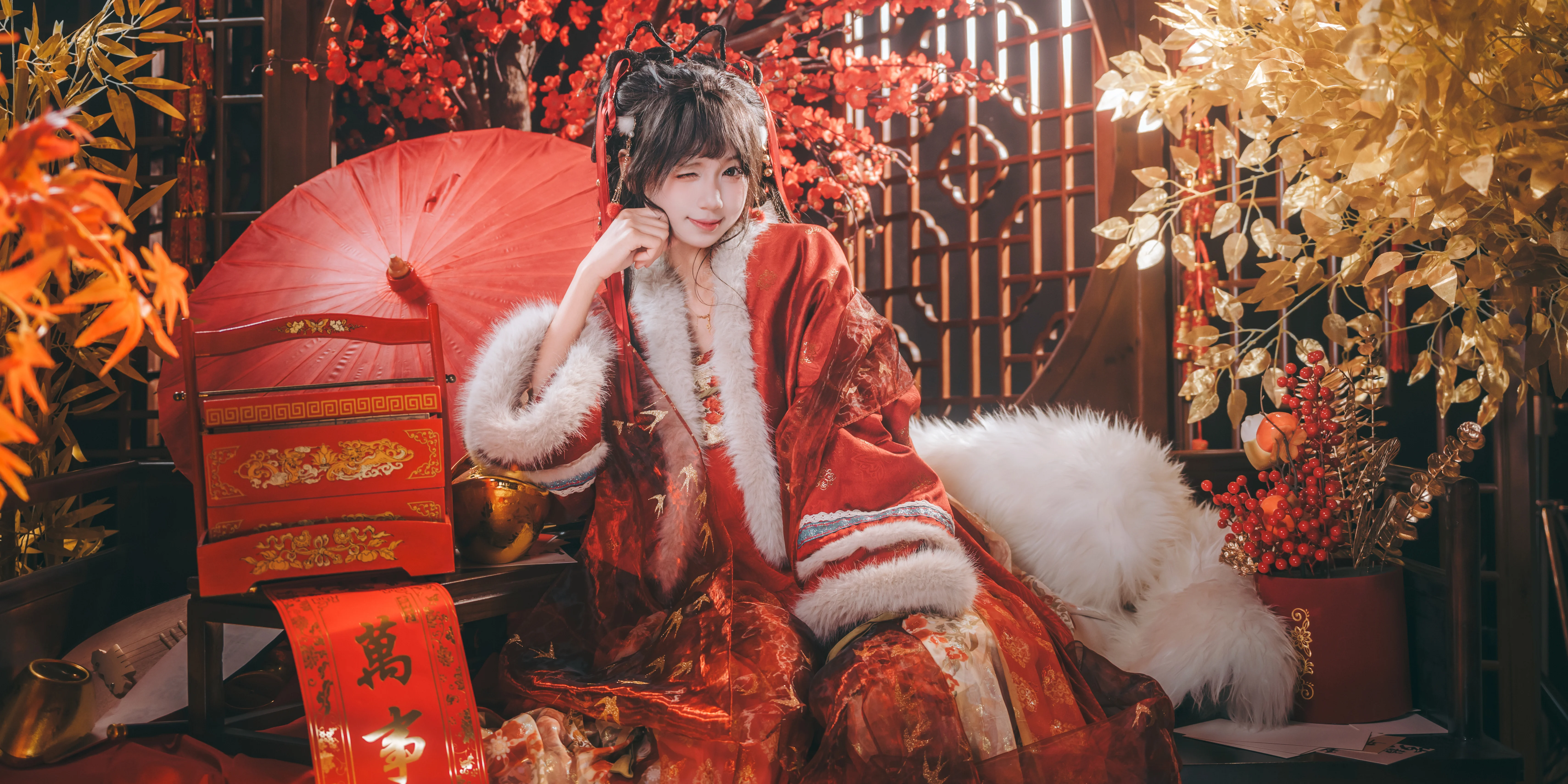 大毛领红装的新春古风写真