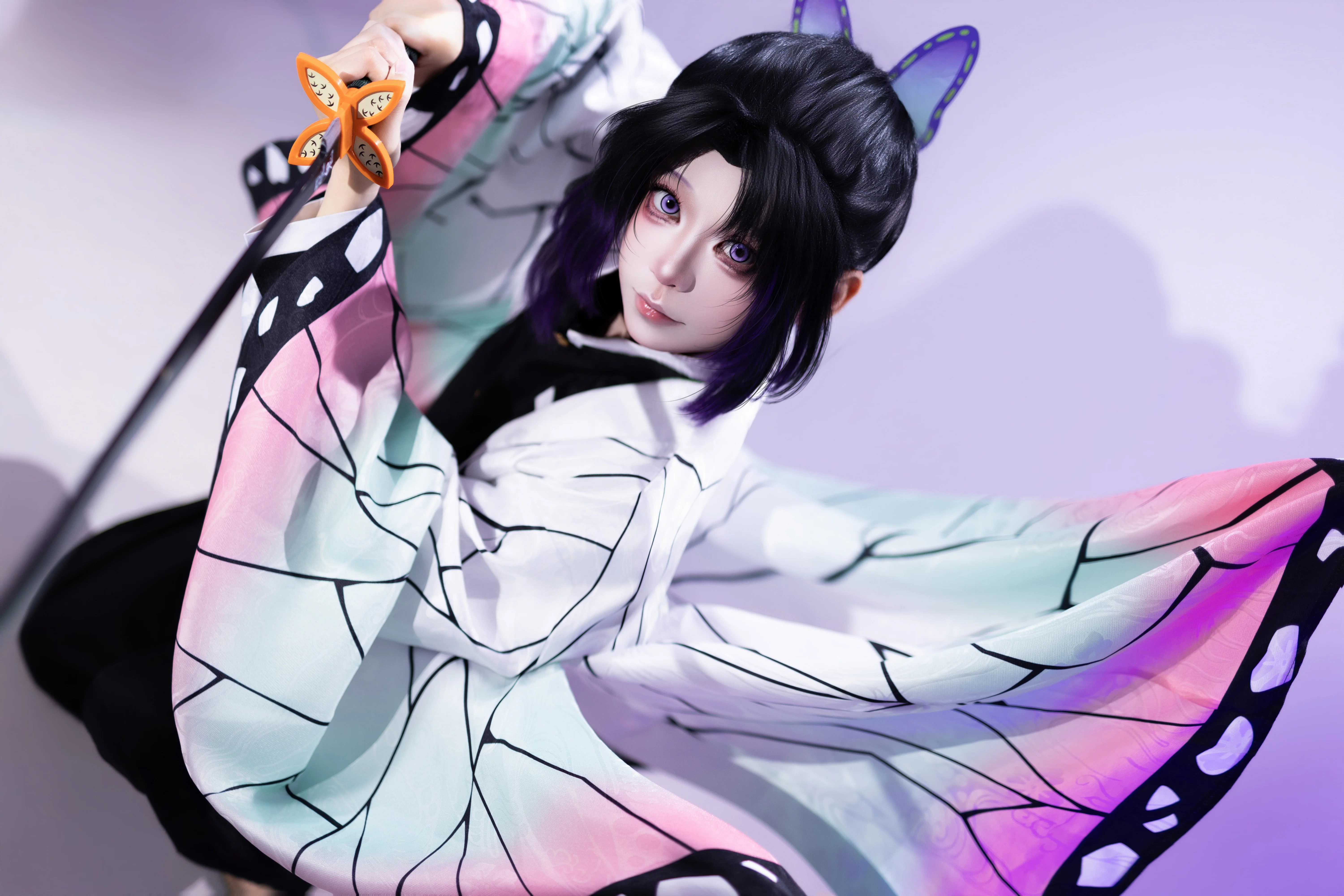 【蝴蝶忍cos】鬼灭之刃的蝶翼之舞，定格光影下的优雅与锋芒
