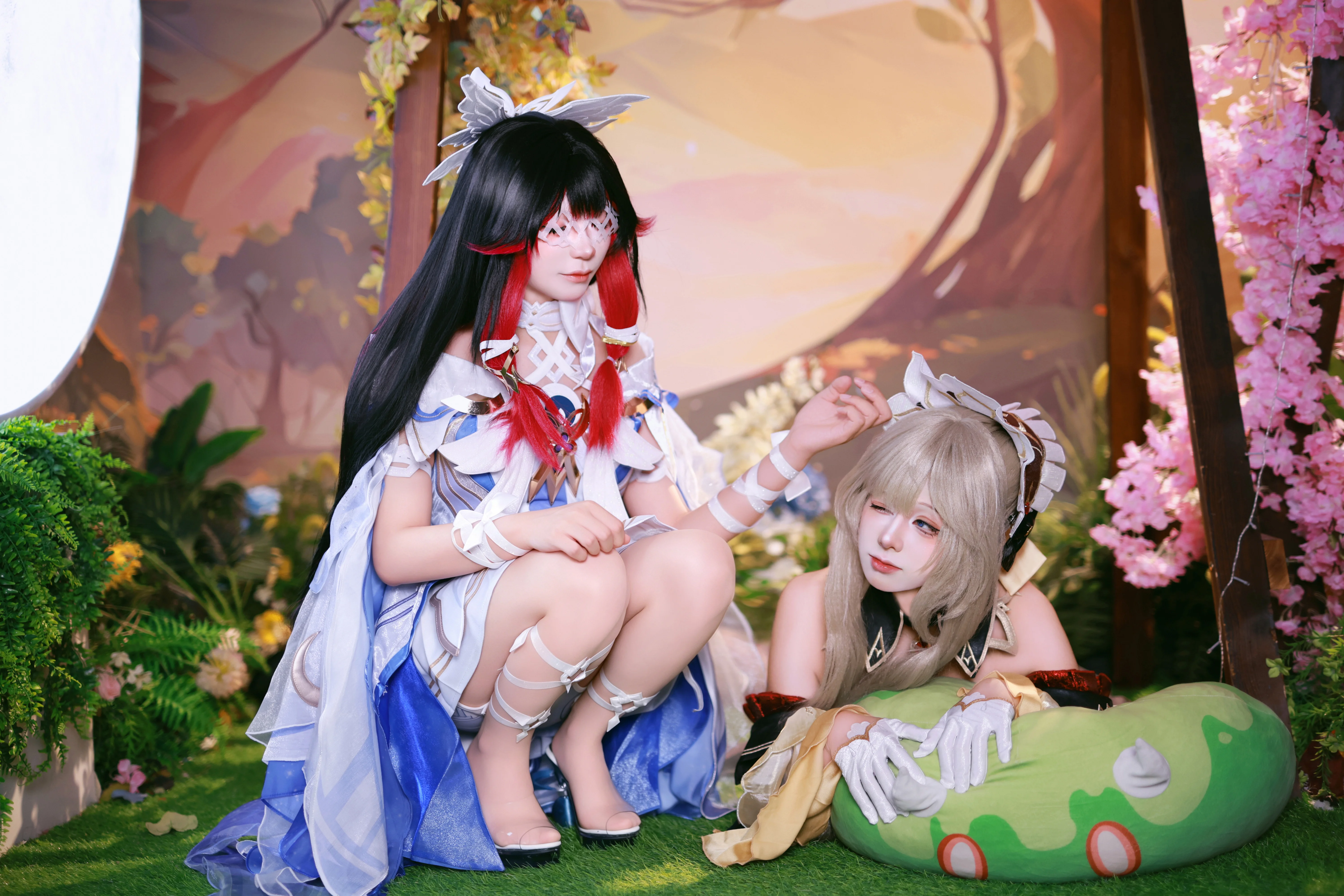 【木偶cos】原神少女木偶，在光影与书页间定格静谧瞬间 - 第 1 张