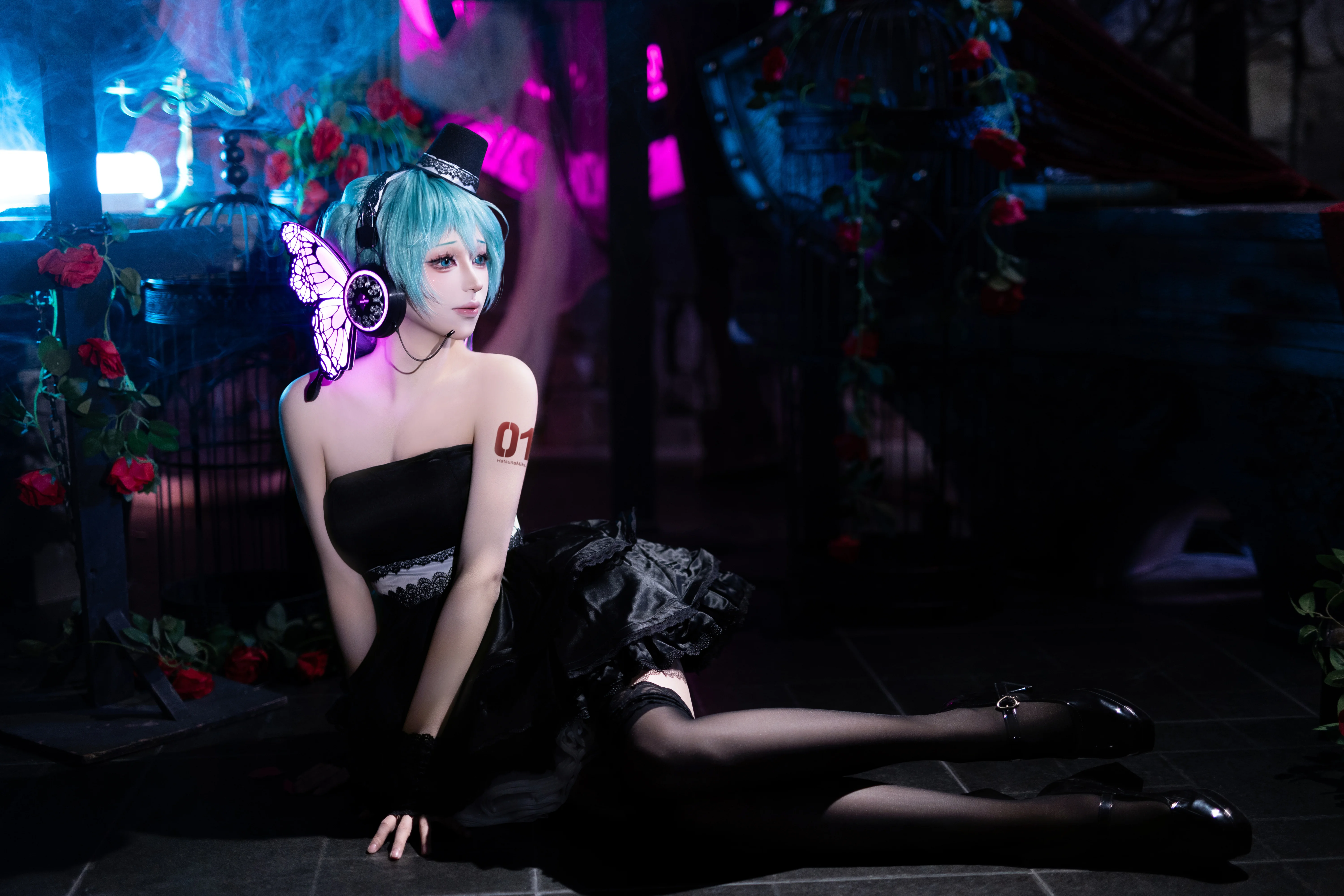 【初音未来cos】6202年的暗黑哥特美学与蝴蝶耳机 - 第 2 张