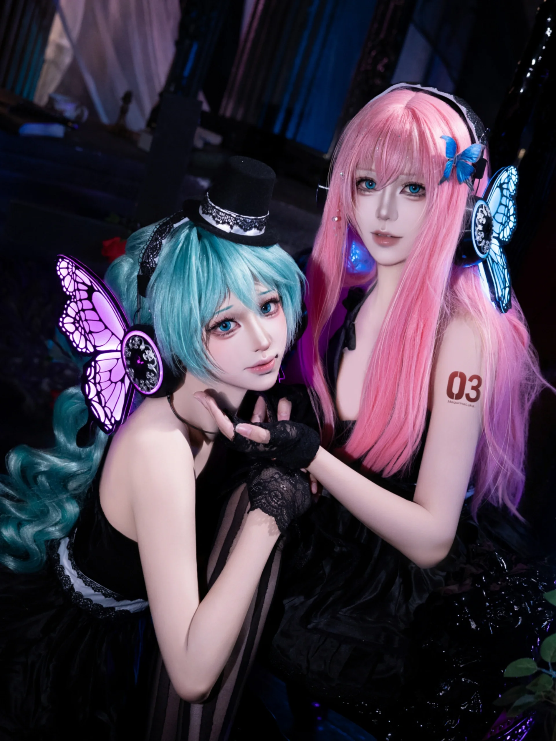 【初音未來&巡音流歌cos】磁石般的暗夜幻境，哥特蝴蝶耳機的共鳴 - 第 1 張