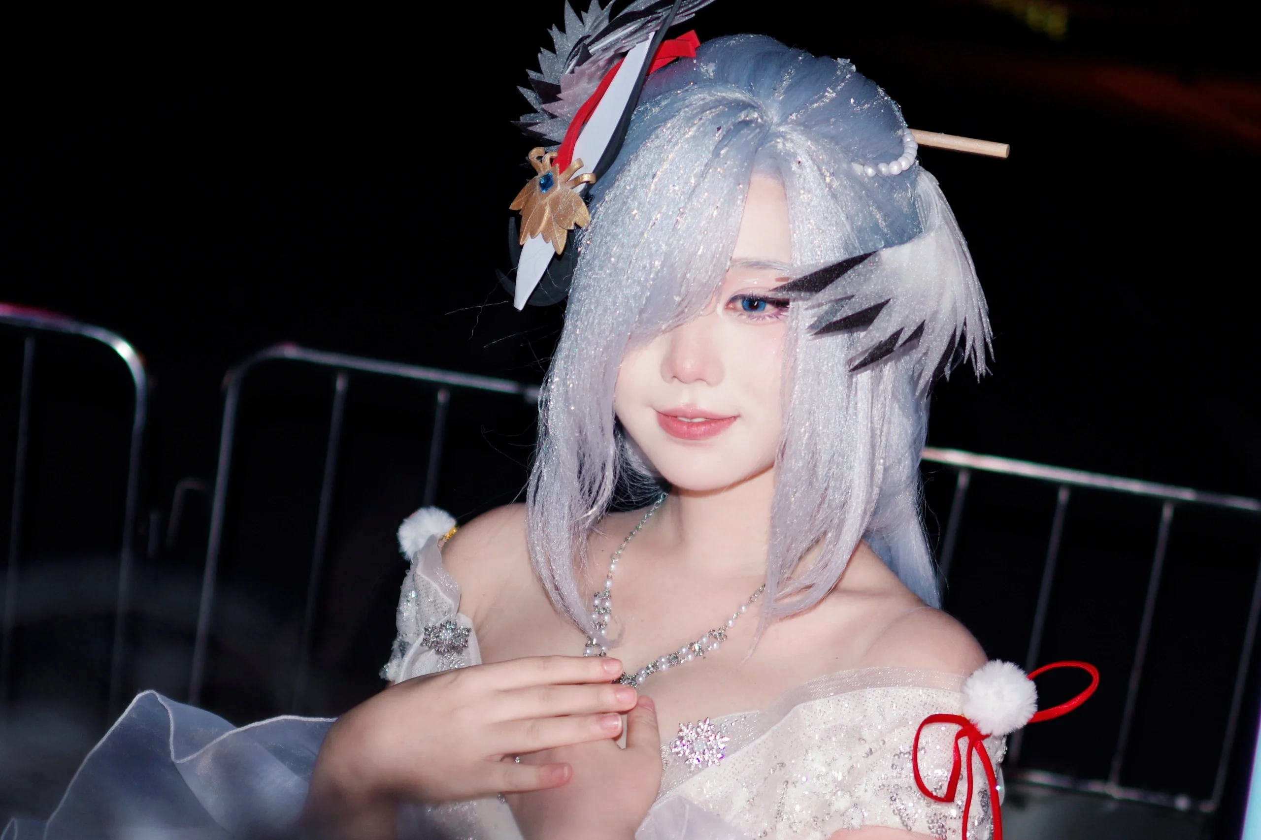 【申鹤cos】原神花嫁造型，萤火虫漫展上的白纱视觉