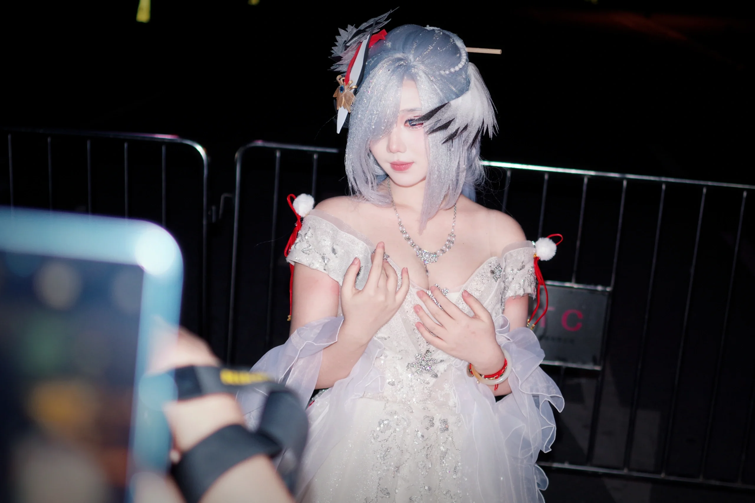 【申鹤cos】原神花嫁造型，萤火虫漫展上的白纱视觉 - 第 4 张