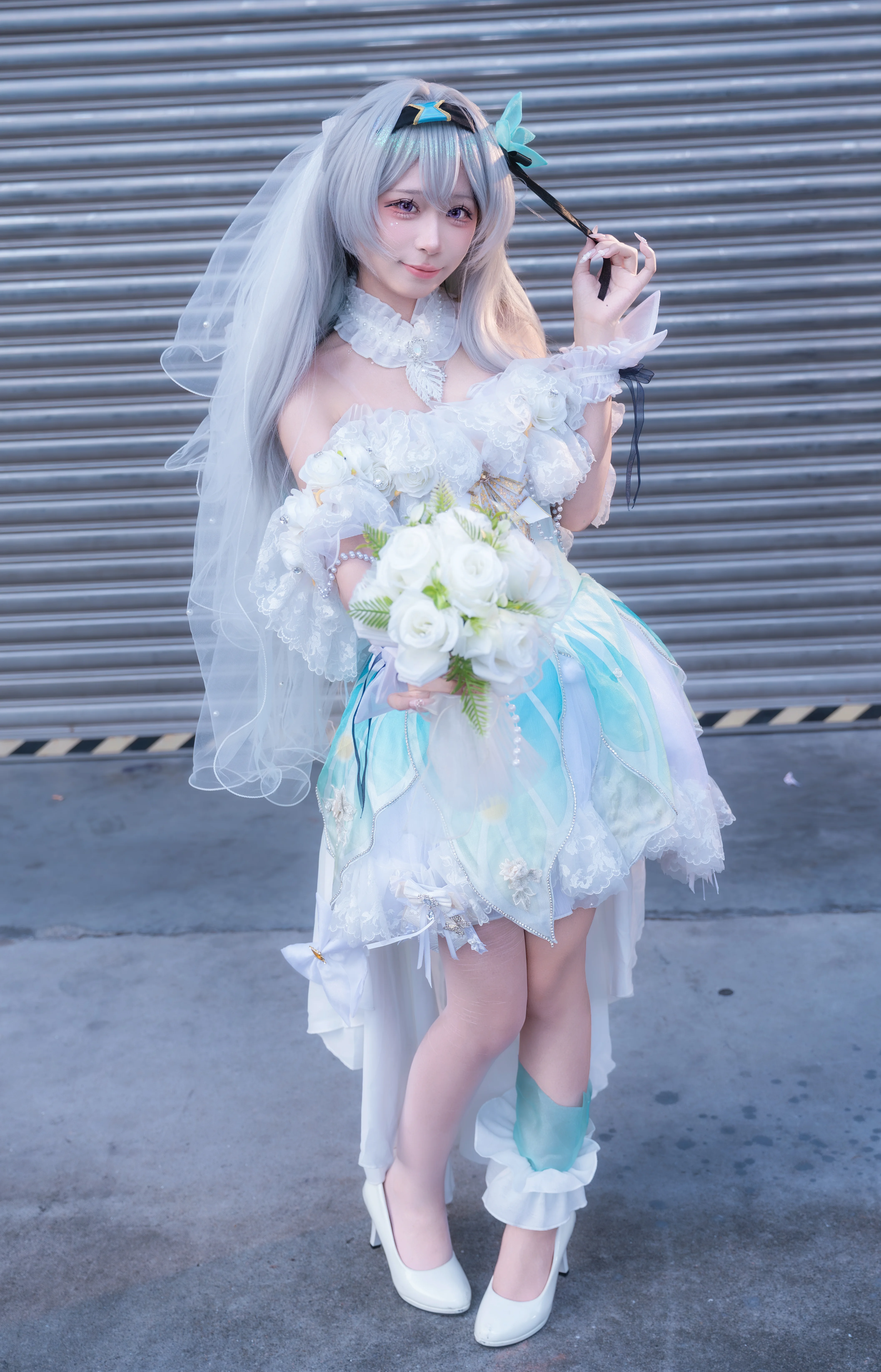 【流萤cos】夏日萤火虫漫展，这身婚纱风战衣你打几分