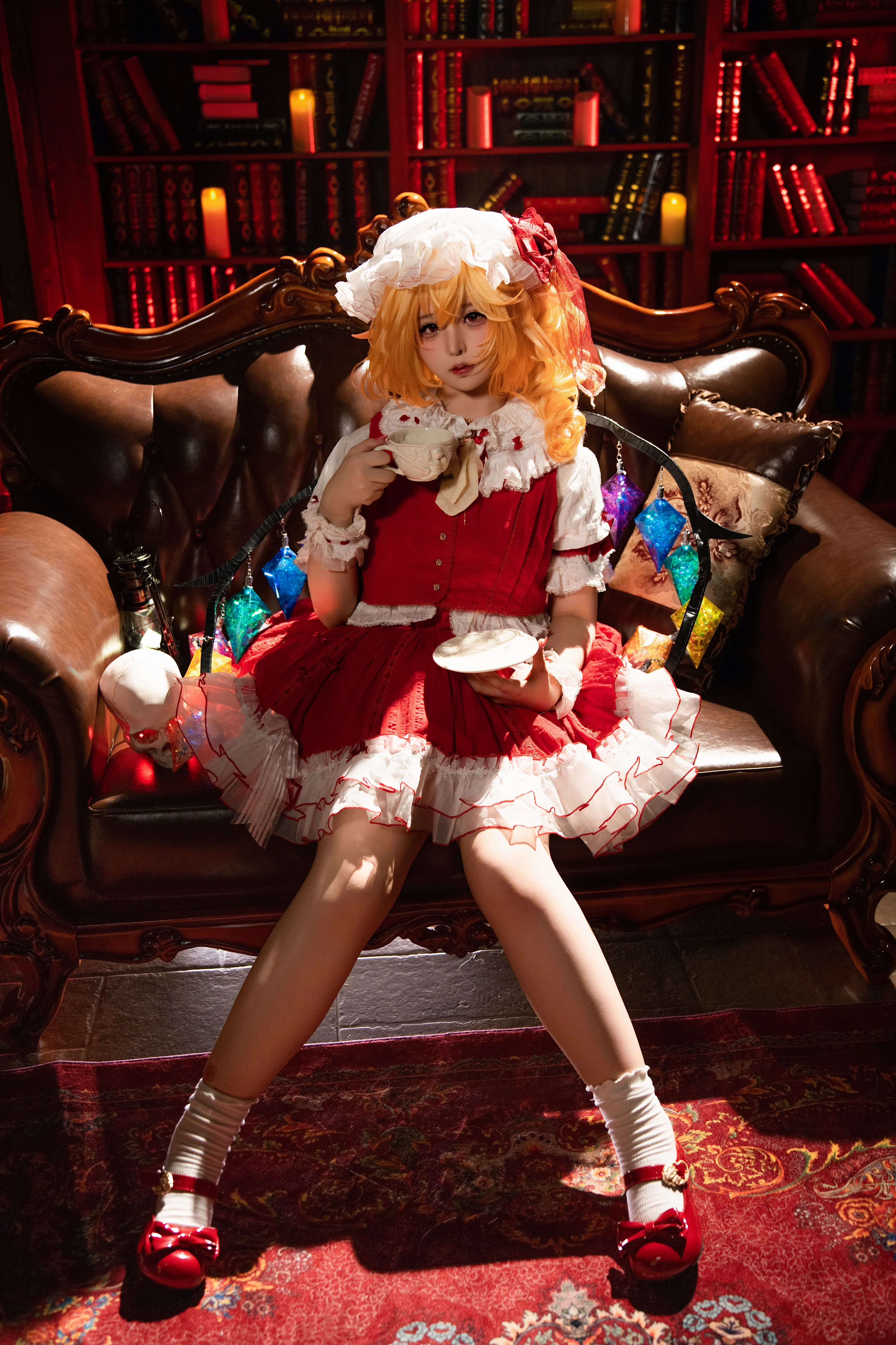 【芙兰朵露cos】红魔馆的秘境，复古书房里的恶魔少女