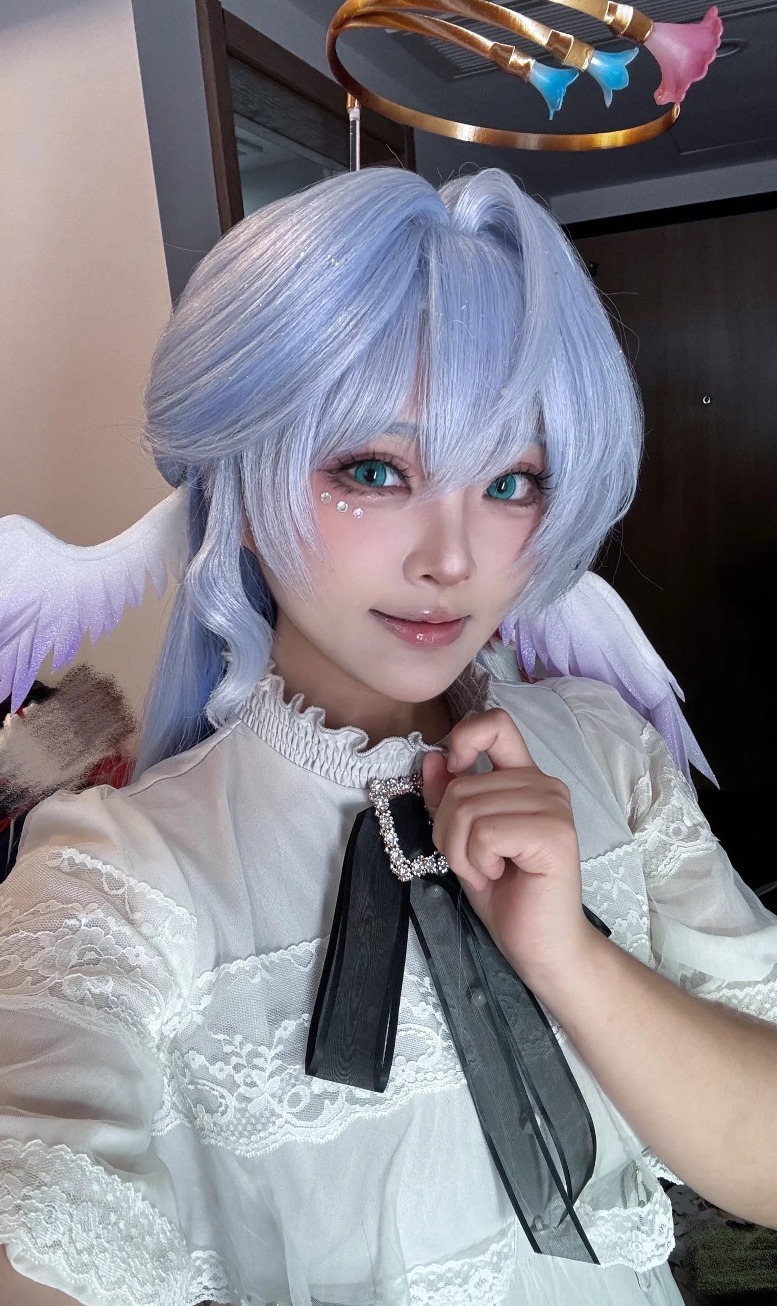 【知更鸟cos】崩坏星穹铁道的缎面紫痛包与银色天使造型 - 第 3 张