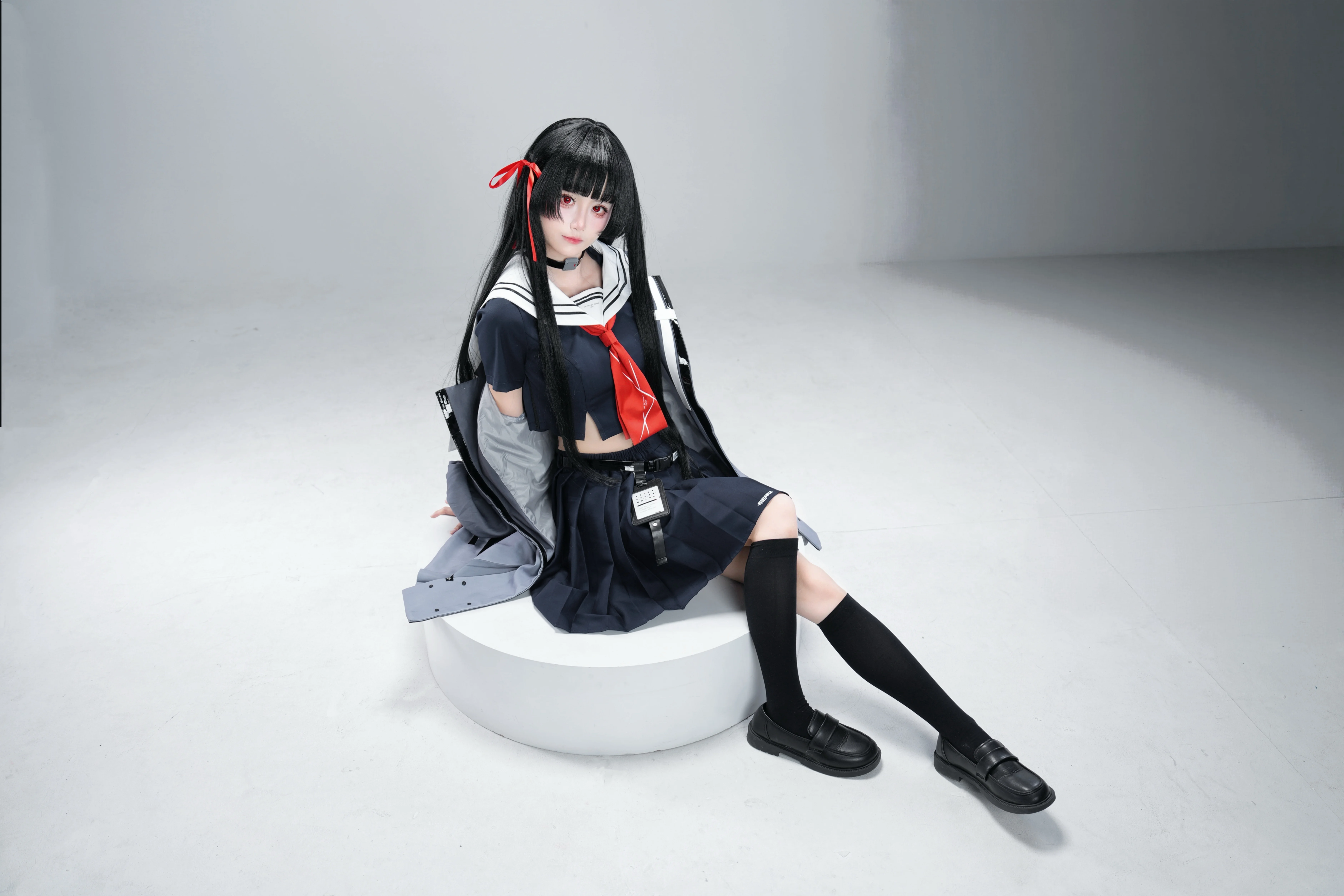 【千咲cos】鸣潮创作激励，白棚拍摄机能风水手服尝试 - 第 2 张