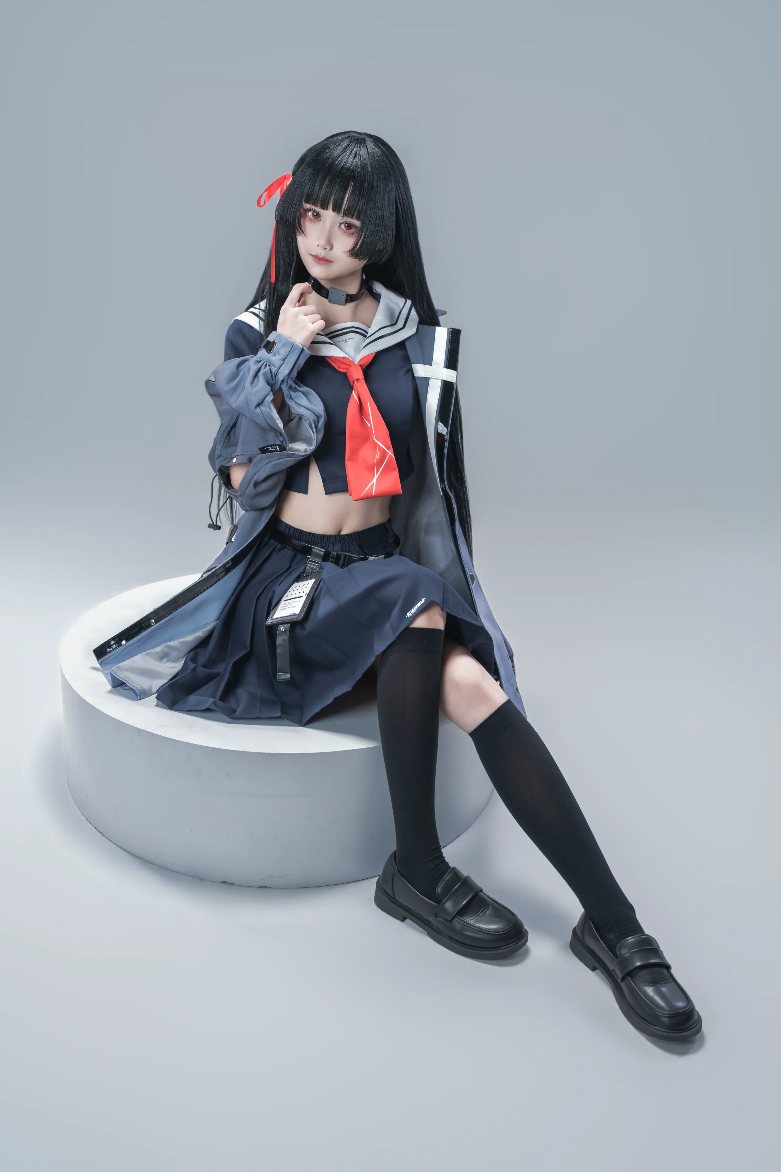【千咲cos】鸣潮创作激励，白棚拍摄机能风水手服尝试 - 第 5 张