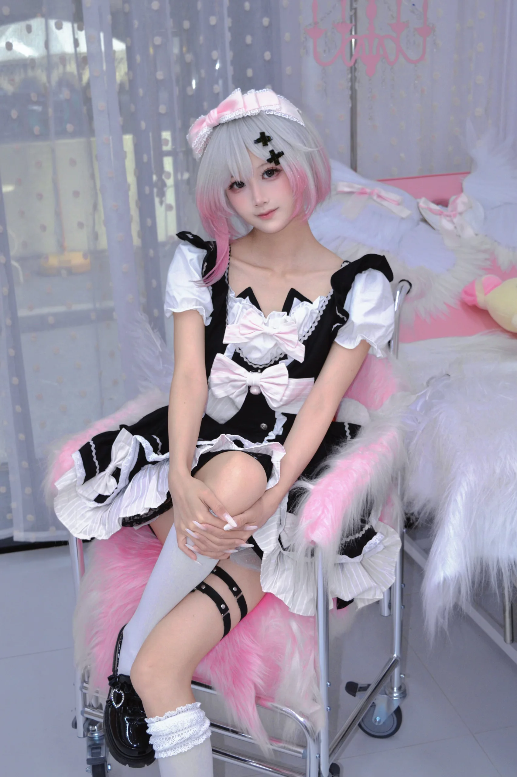 【樱羽艾玛cos】魔法少女的魔女审判，粉色洋装与灵动少女