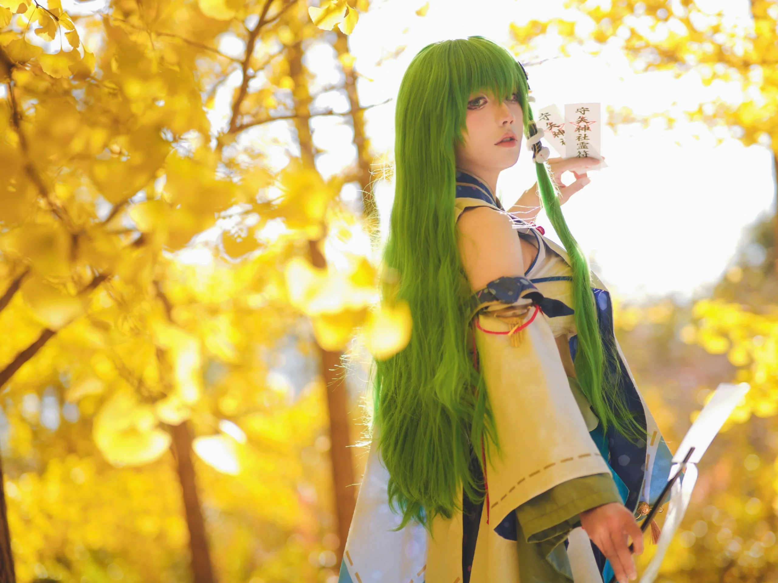 【东风谷早苗cos】秋日的银杏林里，是来赴约的守矢神社巫女 - 第 5 张