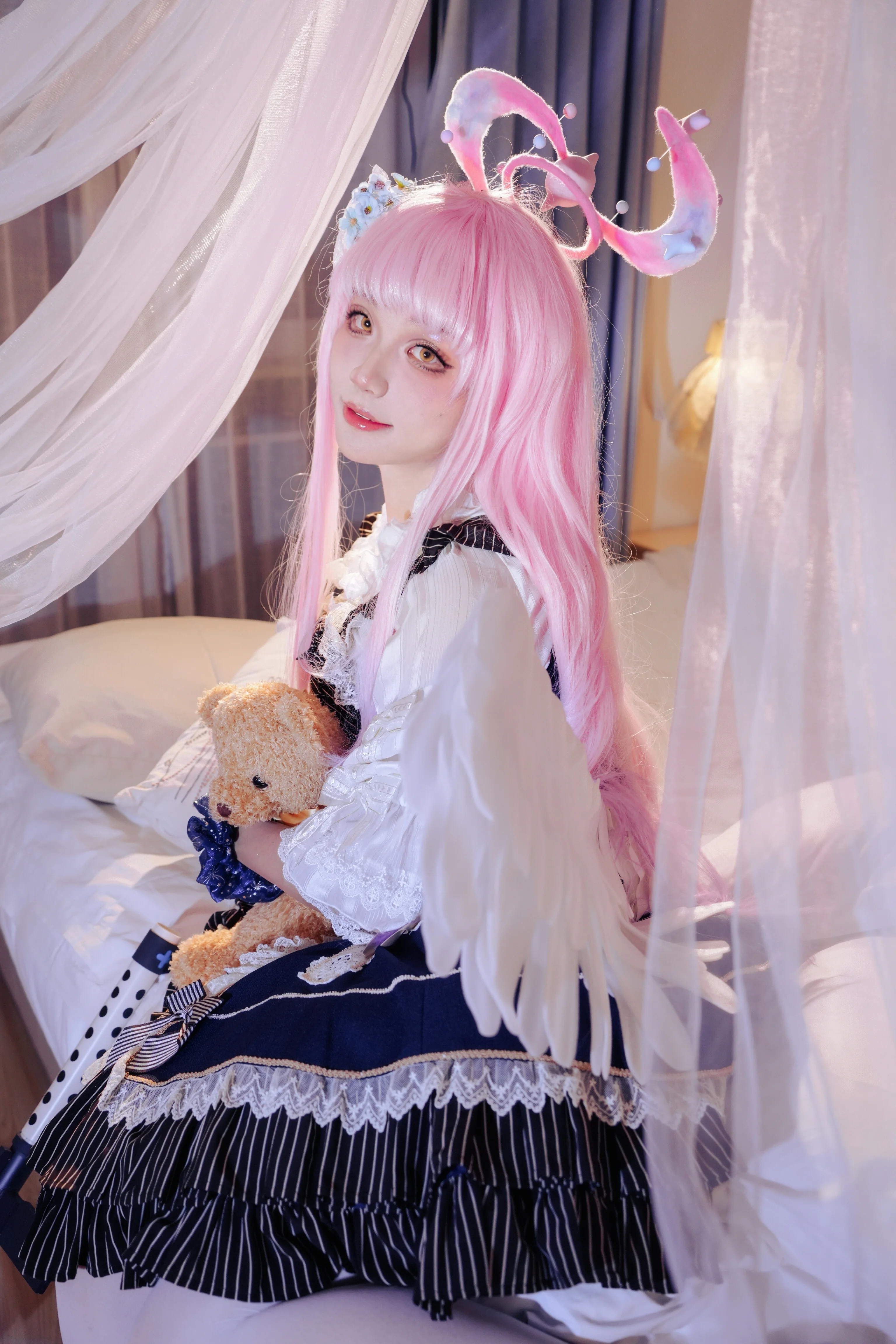 【圣园未花cos】碧蓝档案中粉发天使的卧室写真 - 第 5 张