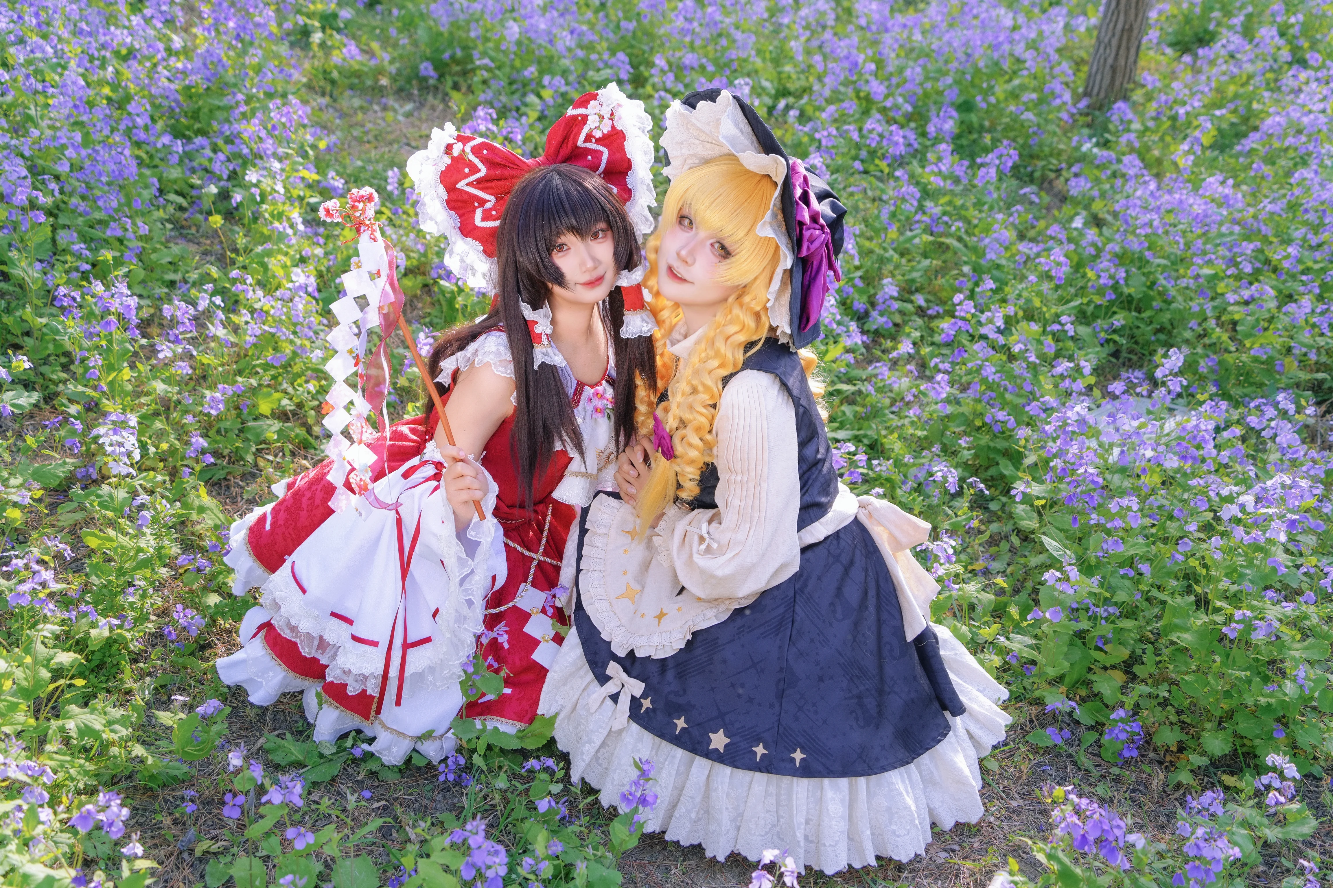 【霧雨魔理沙 コスプレ】東方Projectの春色2ショット、幻想郷の日常を再現 - 4 枚目