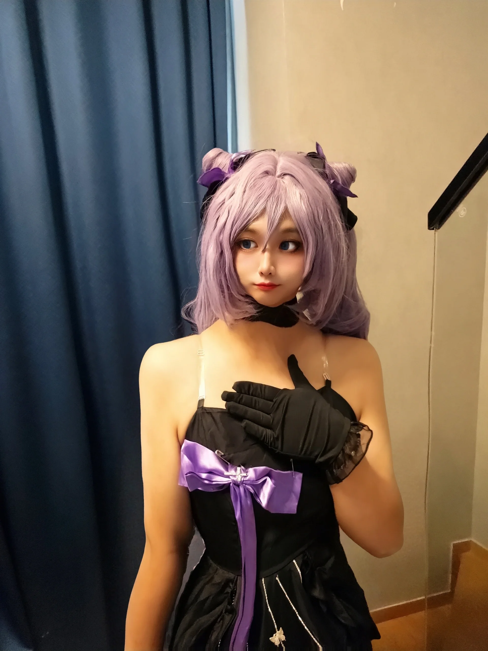 【刻晴cos】原神联动款黑紫裙装，记录室内拍摄瞬间