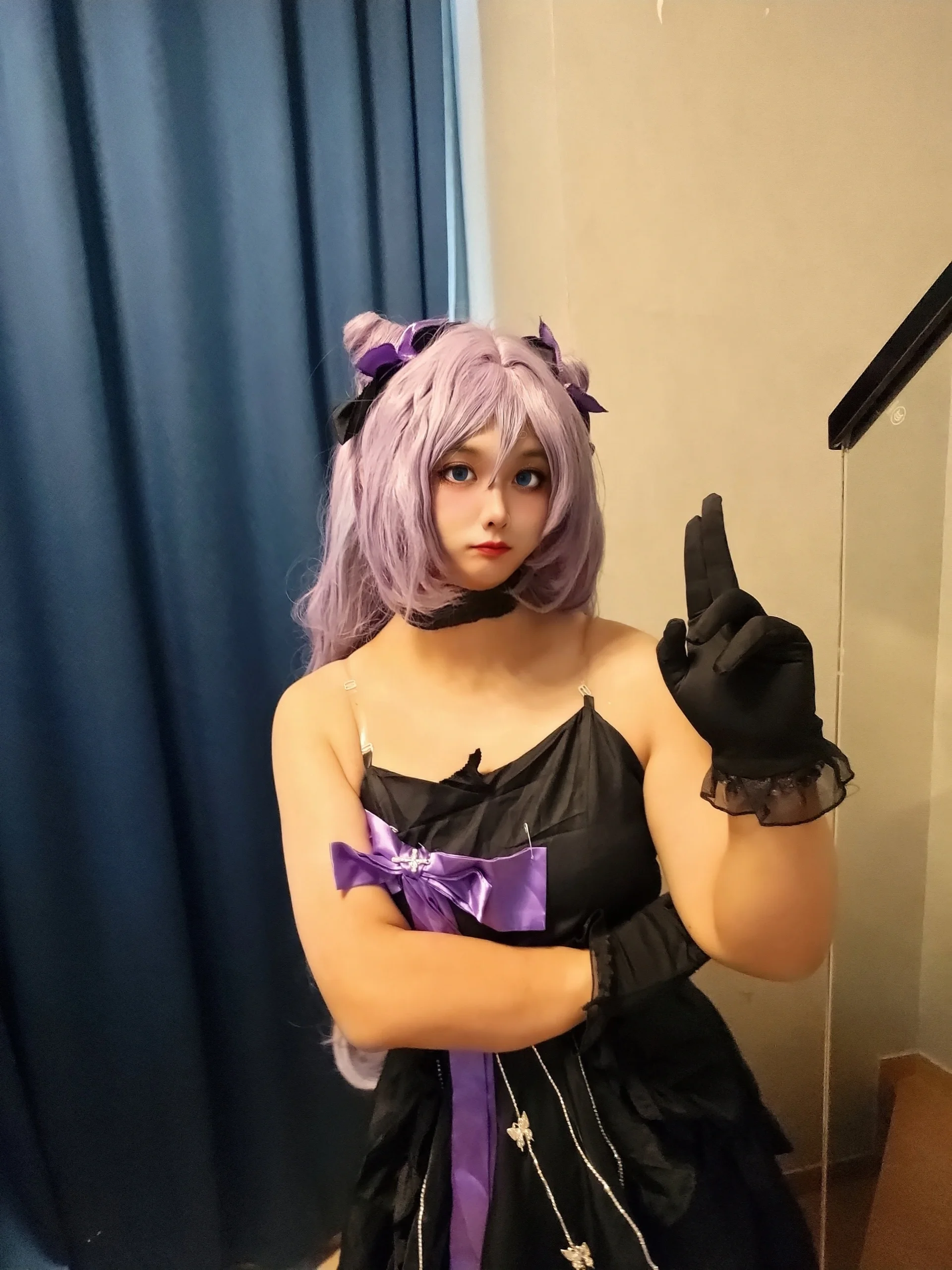 【刻晴コスプレ】『原神』コラボ限定の黒紫ドレス、室内撮影の瞬間を記録 - 3 枚目