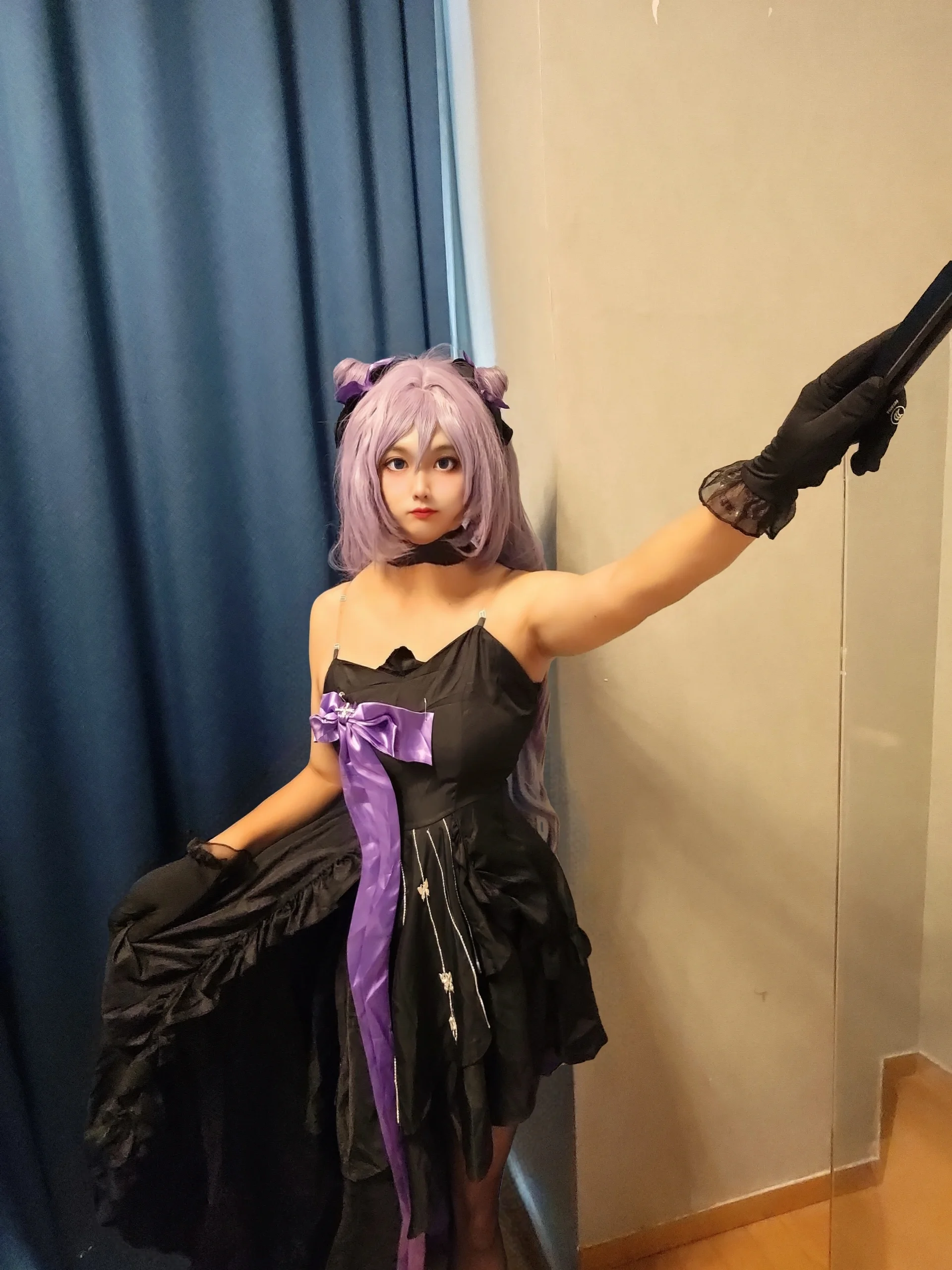 【刻晴コスプレ】『原神』コラボ限定の黒紫ドレス、室内撮影の瞬間を記録 - 4 枚目