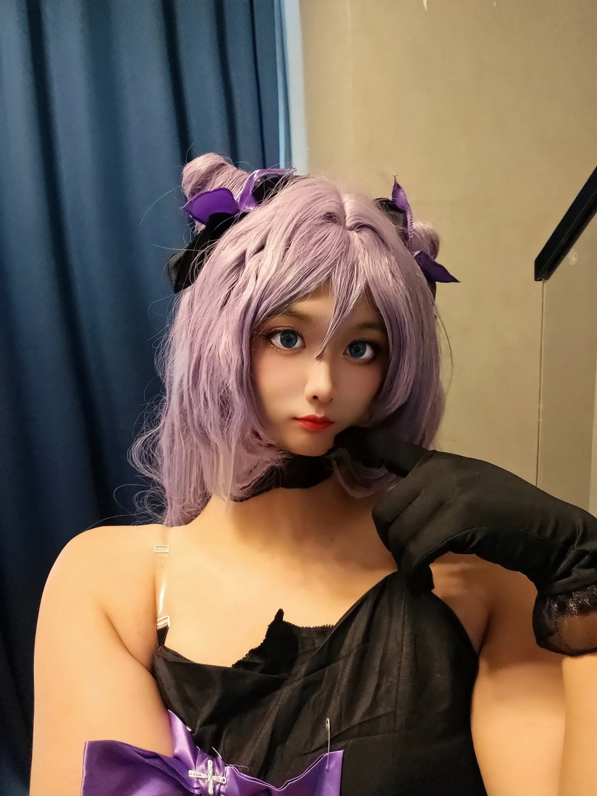 【刻晴コスプレ】『原神』コラボ限定の黒紫ドレス、室内撮影の瞬間を記録 - 5 枚目