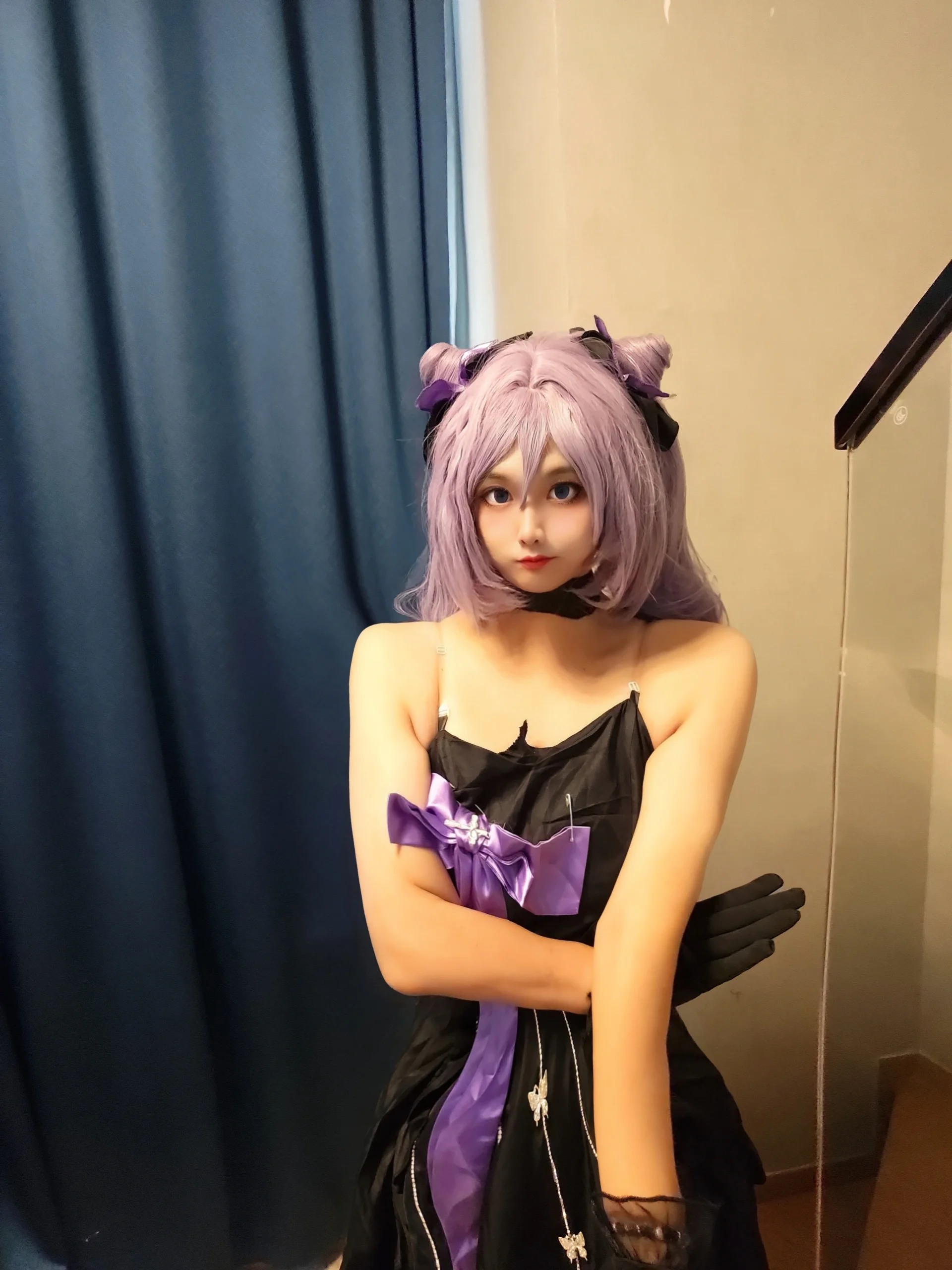 【刻晴コスプレ】『原神』コラボ限定の黒紫ドレス、室内撮影の瞬間を記録 - 7 枚目