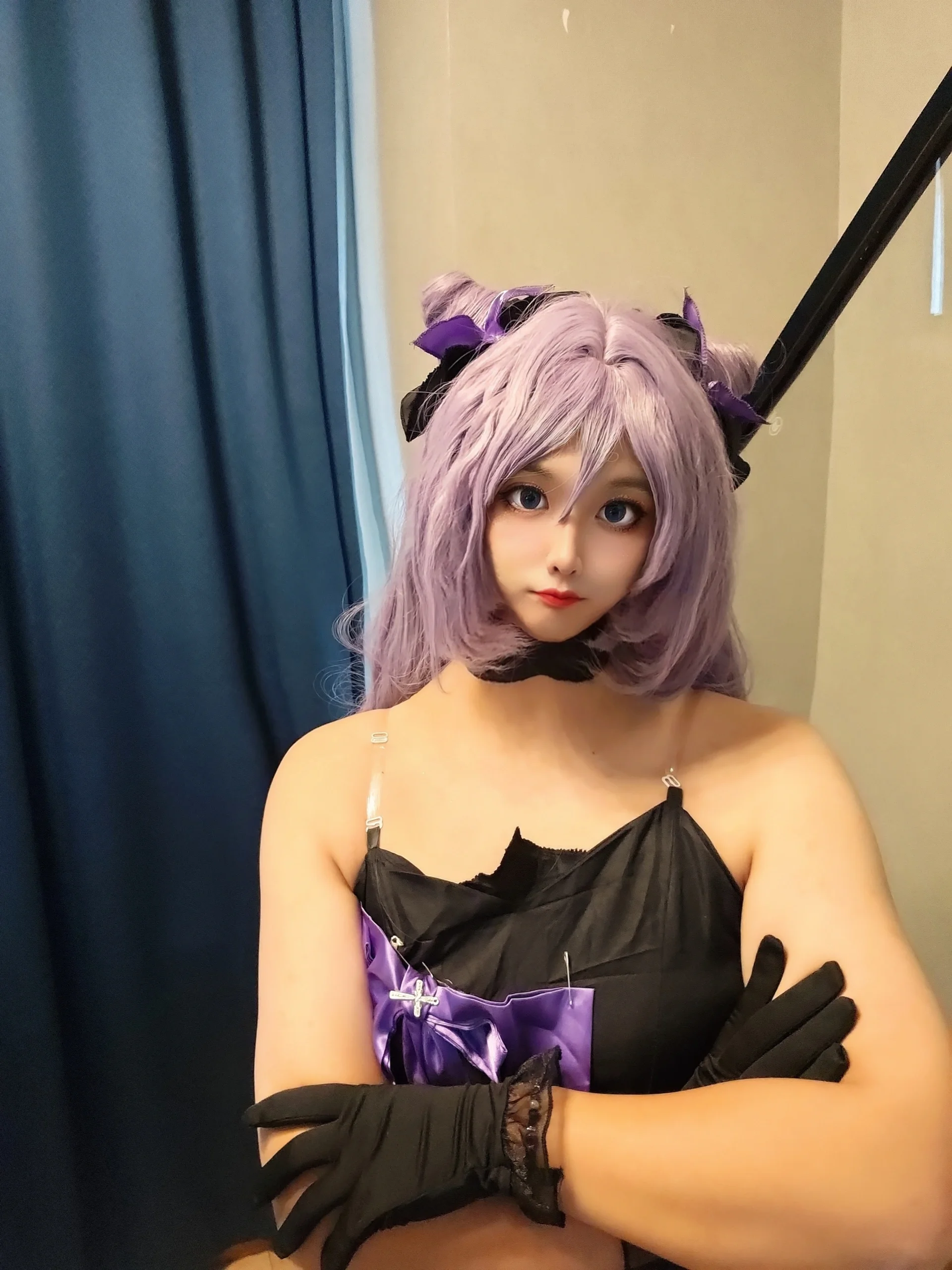 【刻晴コスプレ】『原神』コラボ限定の黒紫ドレス、室内撮影の瞬間を記録 - 8 枚目