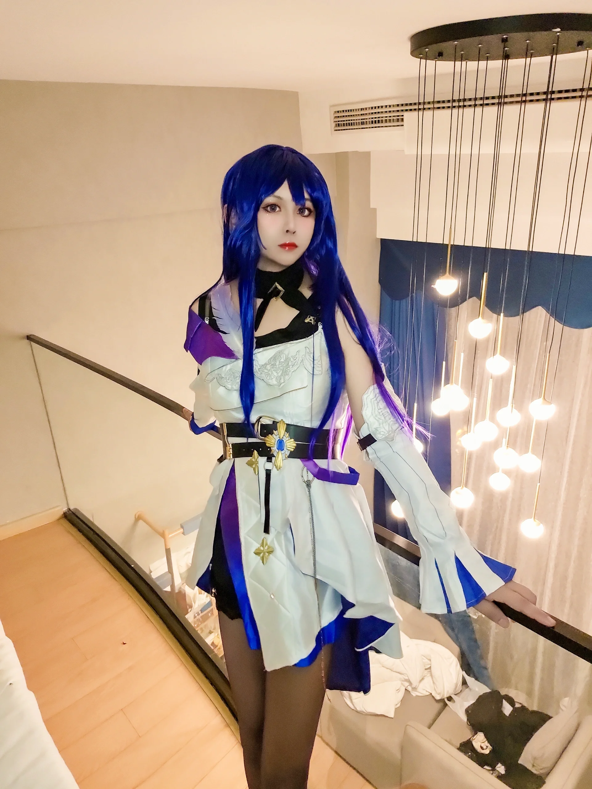 【雷电芽衣cos】崩坏三的冷峻女武神，楼梯间的气场全开 - 第 7 张