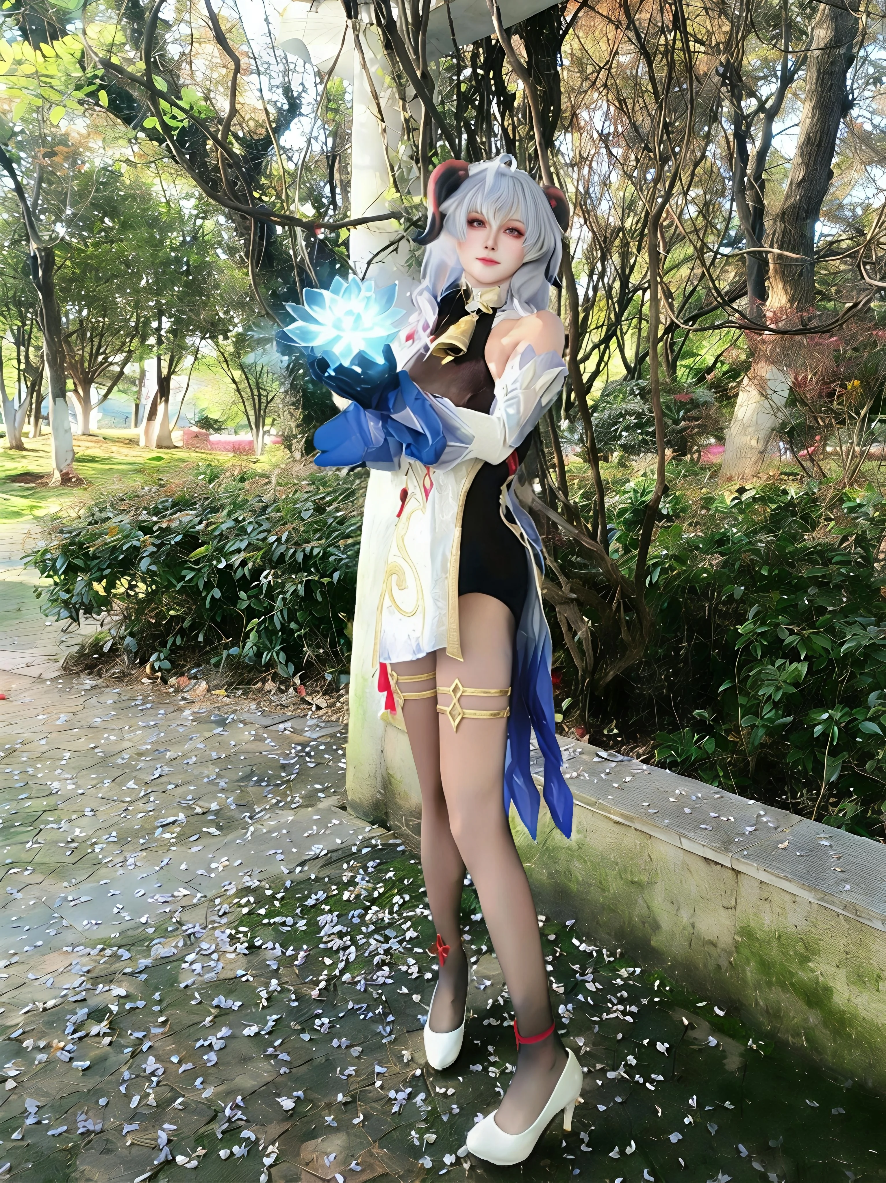 【甘雨cos】璃月的冰雪契约，黑丝与冰霜弓的质感还原 - 第 10 张