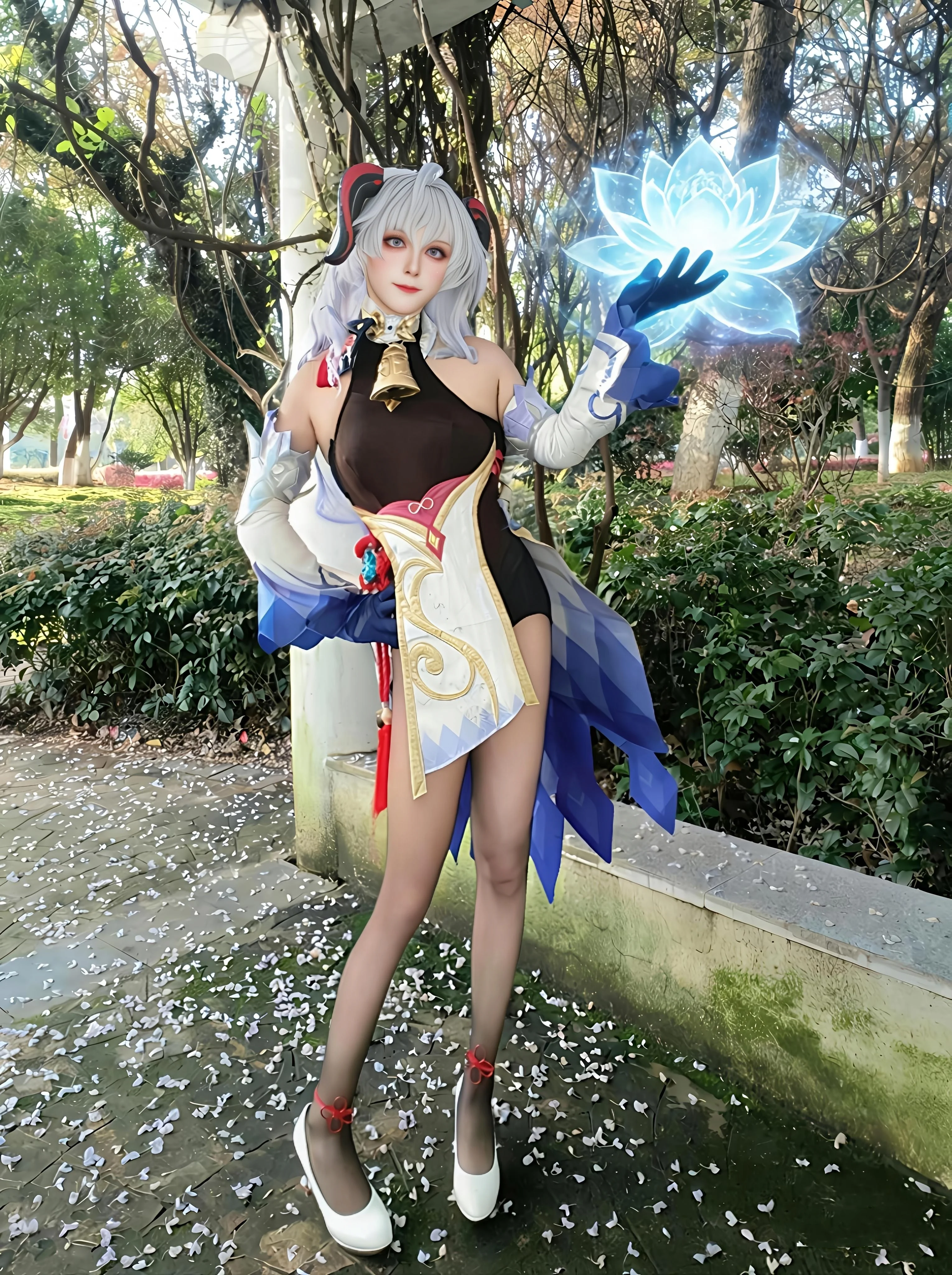 【甘雨cos】璃月的冰雪契约，黑丝与冰霜弓的质感还原 - 第 12 张