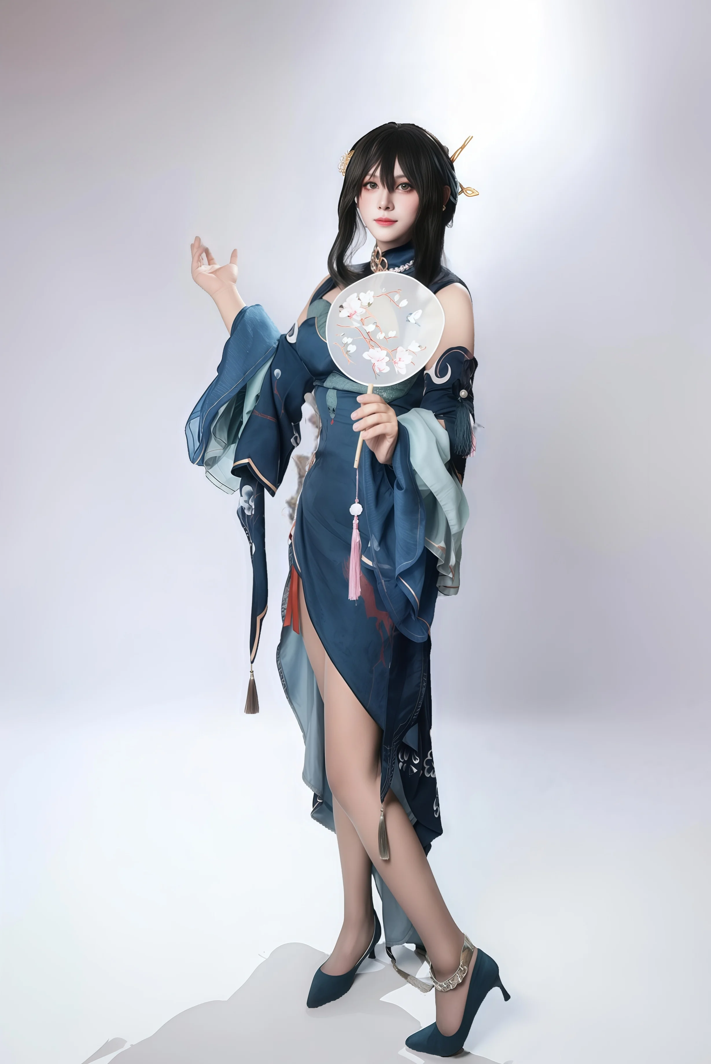 【崩坏星穹铁道阮梅cos】清冷国风旗袍，定格花瓣飘落的一瞬 - 第 13 张