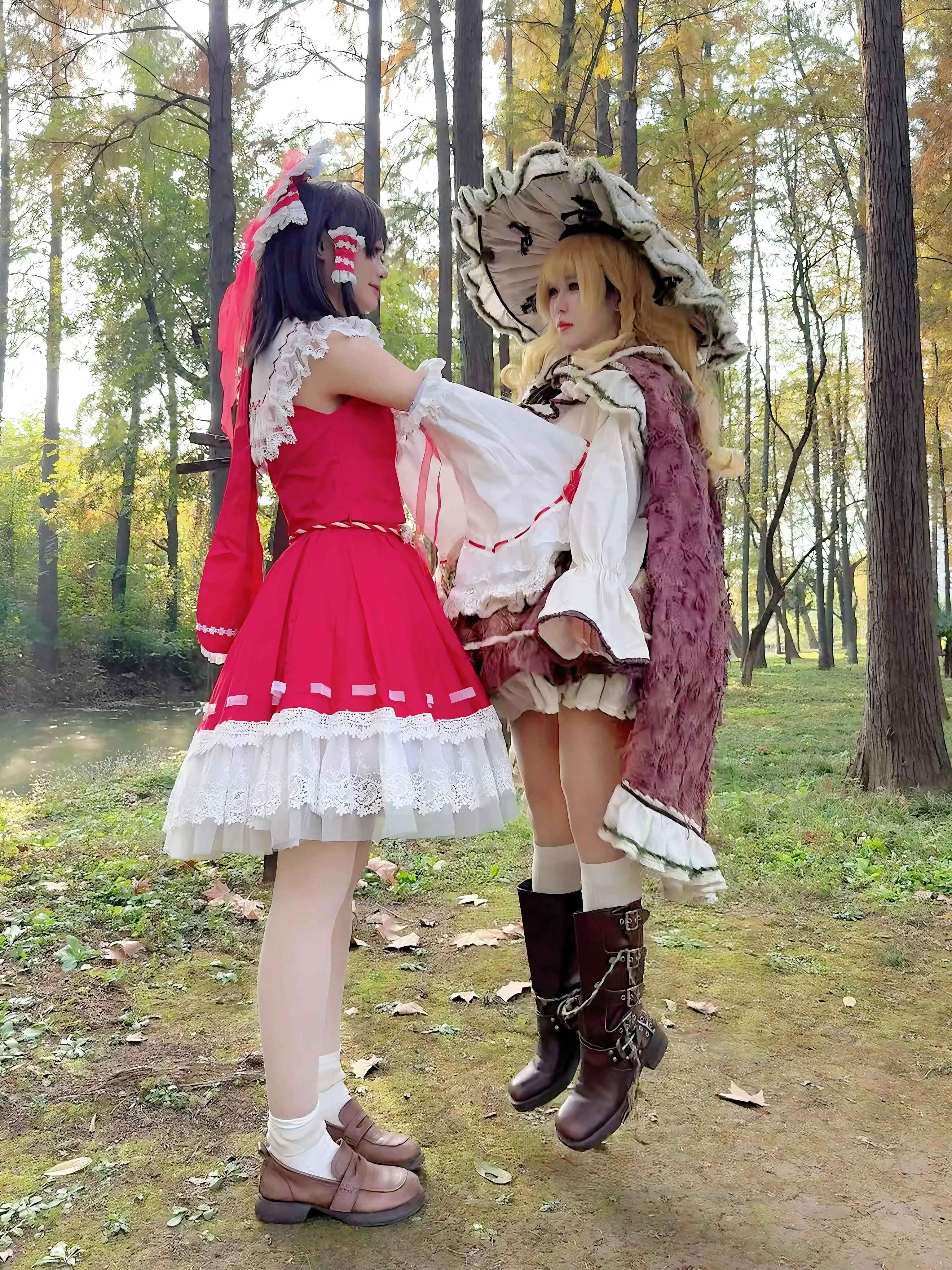 【博丽灵梦cos】与魔理沙的身高差极限互动指南 - 第 4 张