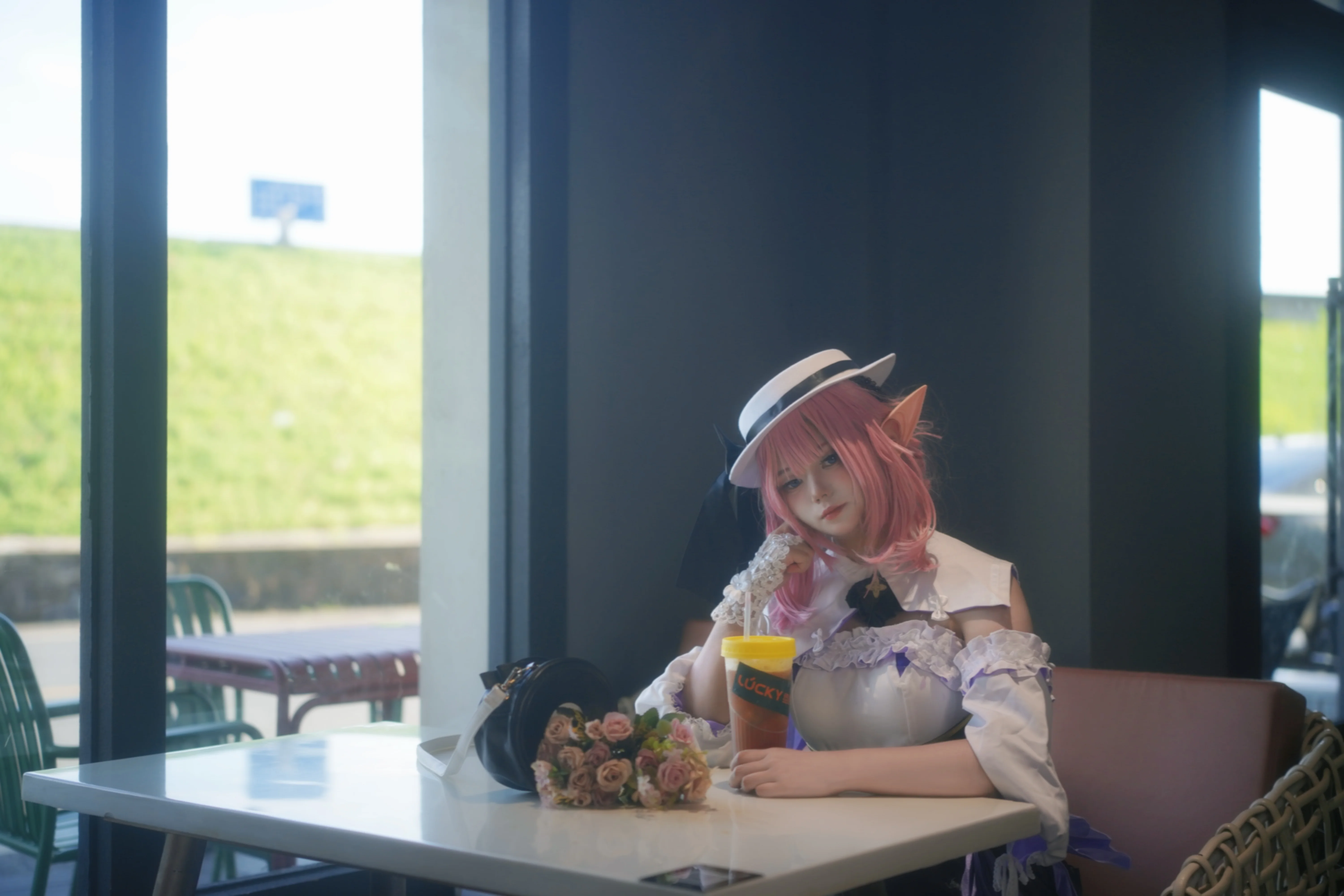 【愛莉希雅cos】在咖啡館裡捕捉一份慵懶的午後 - 第 2 張