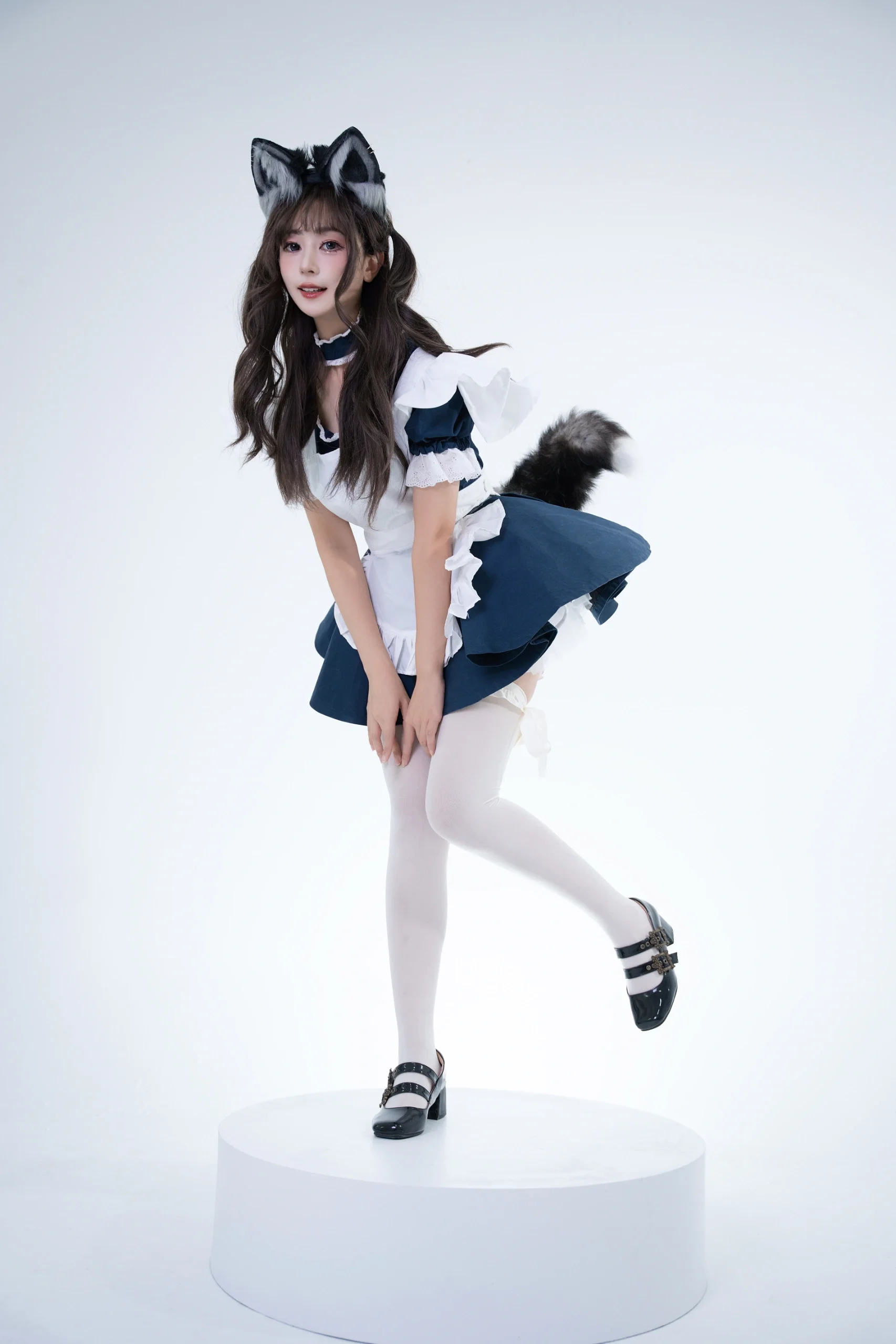 A Vibrant Catgirl Maid Outfit Pose Reference Set - Image 9